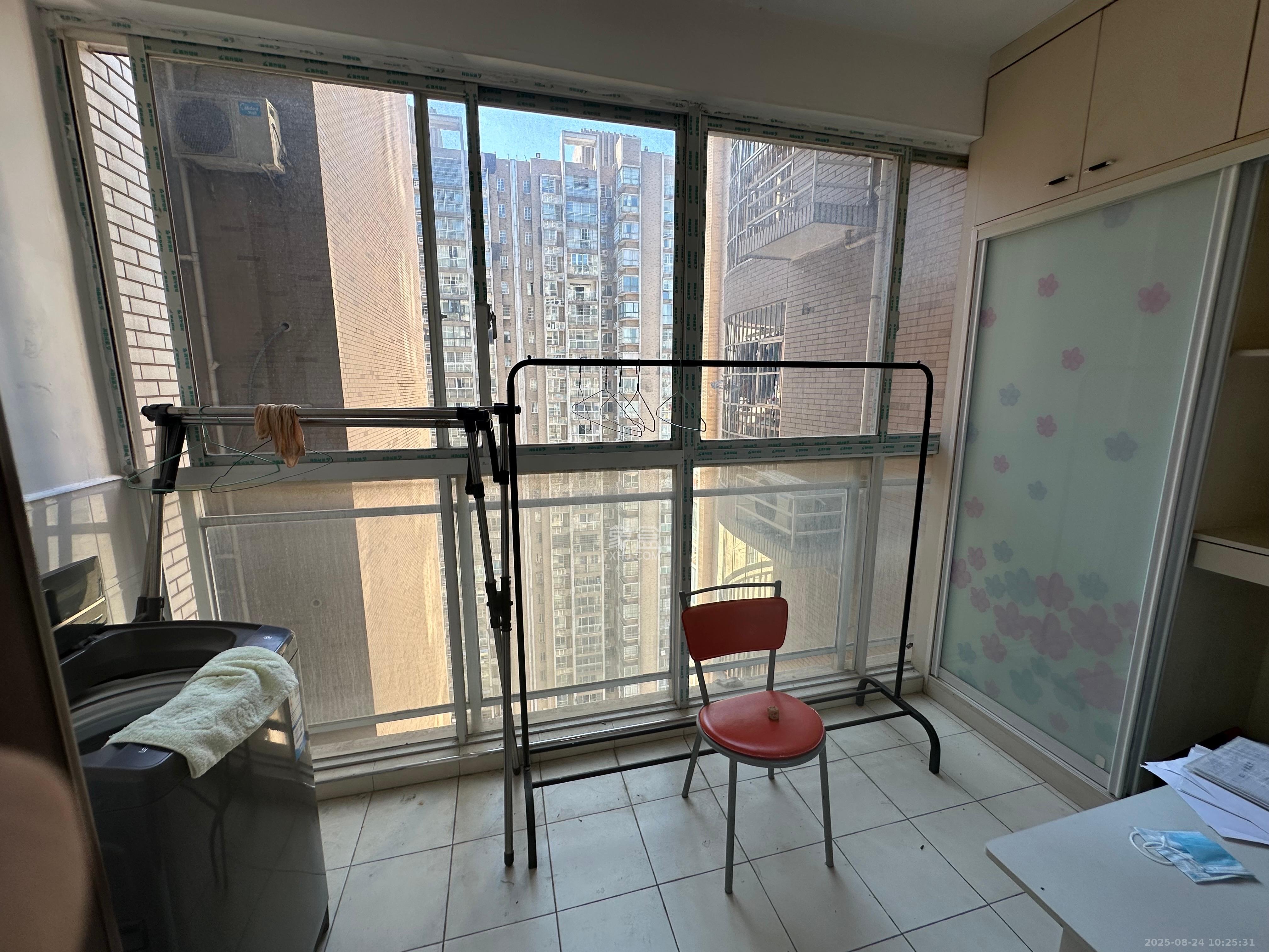 紫晶城  1室2厅1卫    1500.0元/月室内图