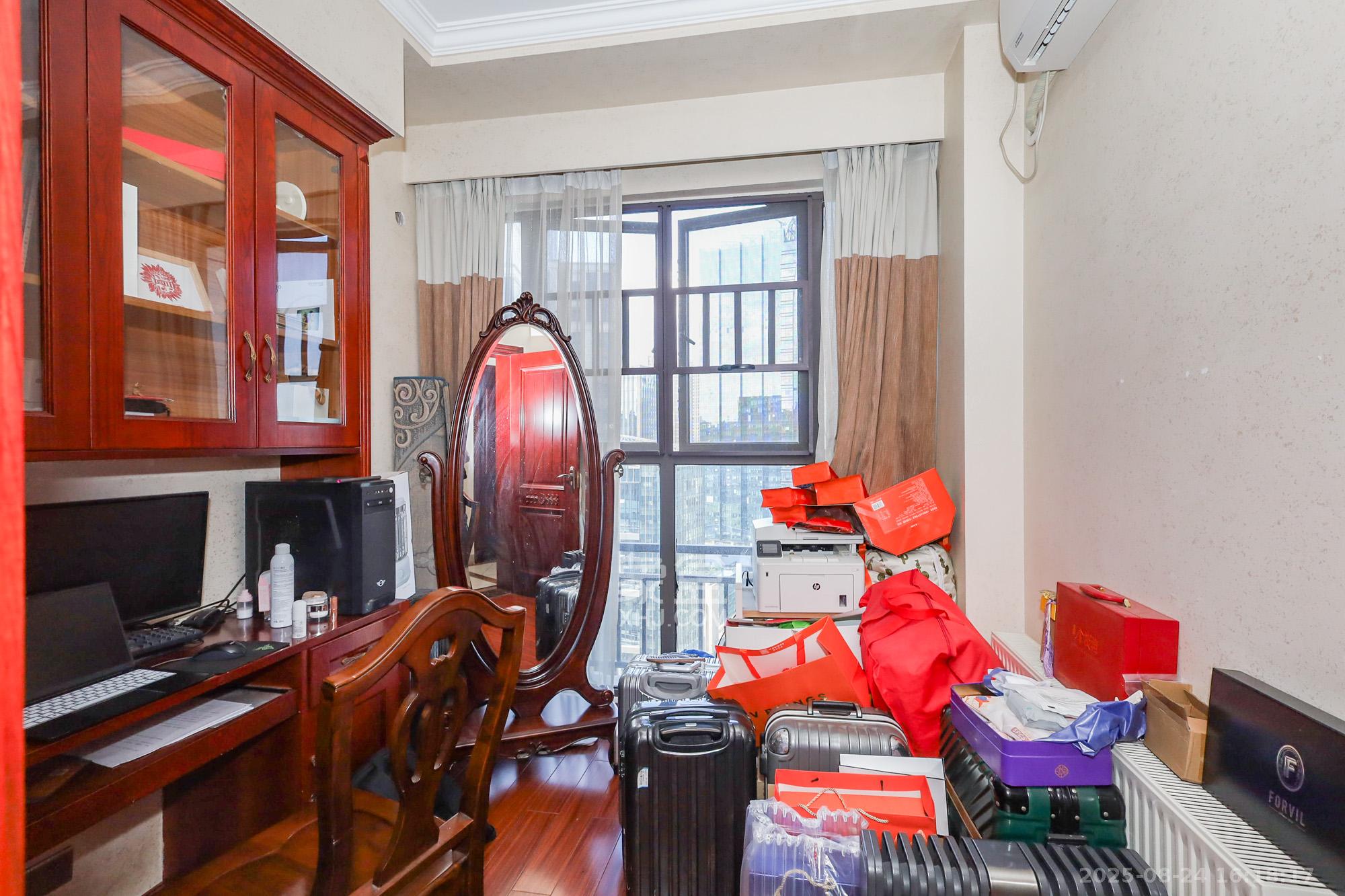 南山雍江汇(滨江国际新城)  4室2厅2卫    175.0万 南山雍江汇(滨江国际新城)  4室2厅2卫    175.0万卧室