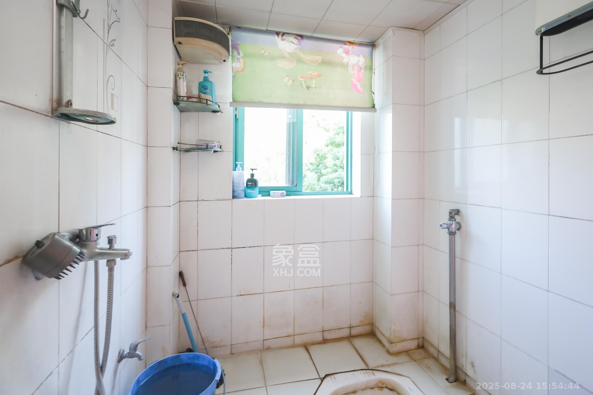 景秀江山  3室2厅2卫    110.0万 景秀江山  3室2厅2卫    110.0万卫生间