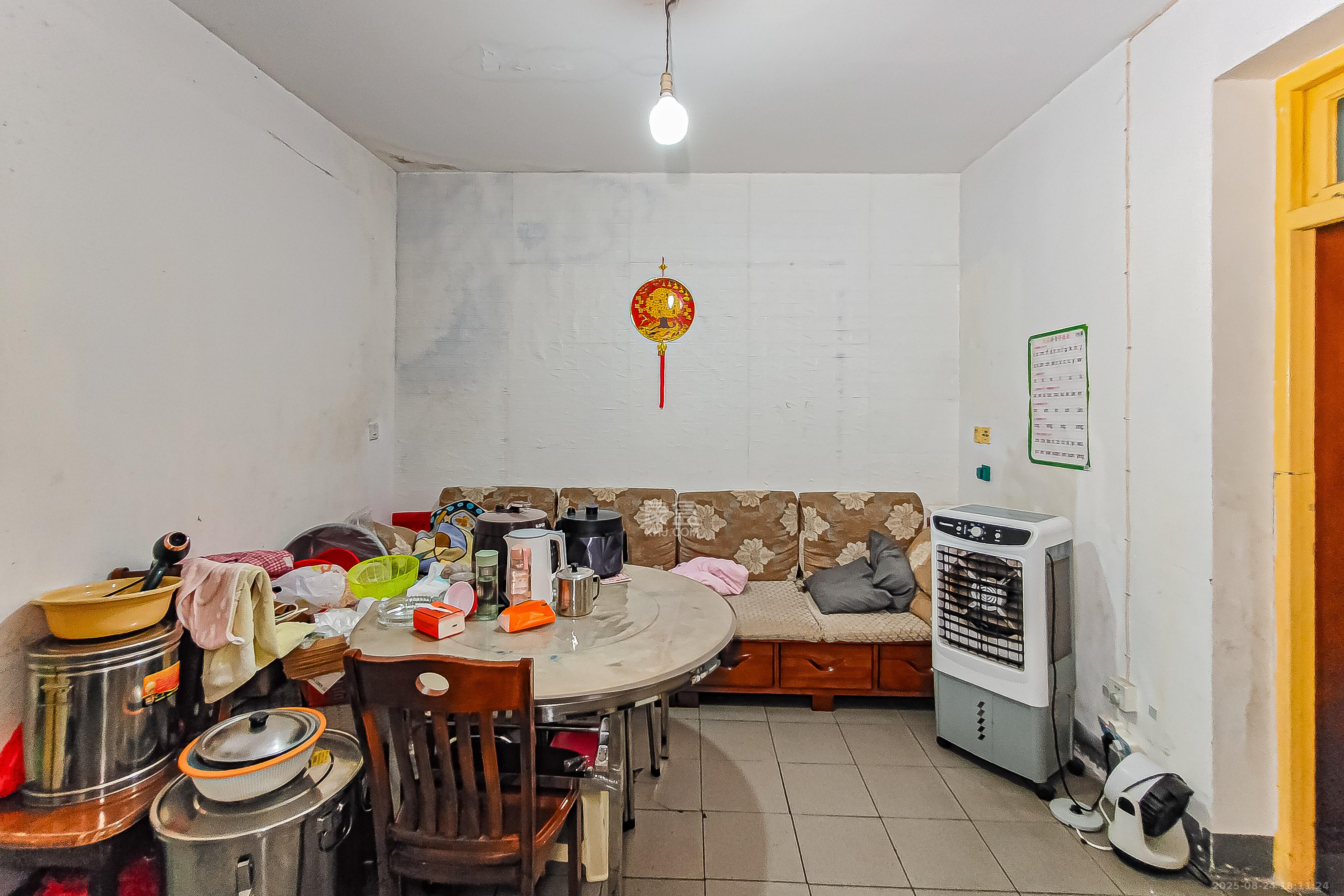 化油器厂宿舍  2室2厅1卫    43.6万 化油器厂宿舍  2室2厅1卫    43.6万客厅