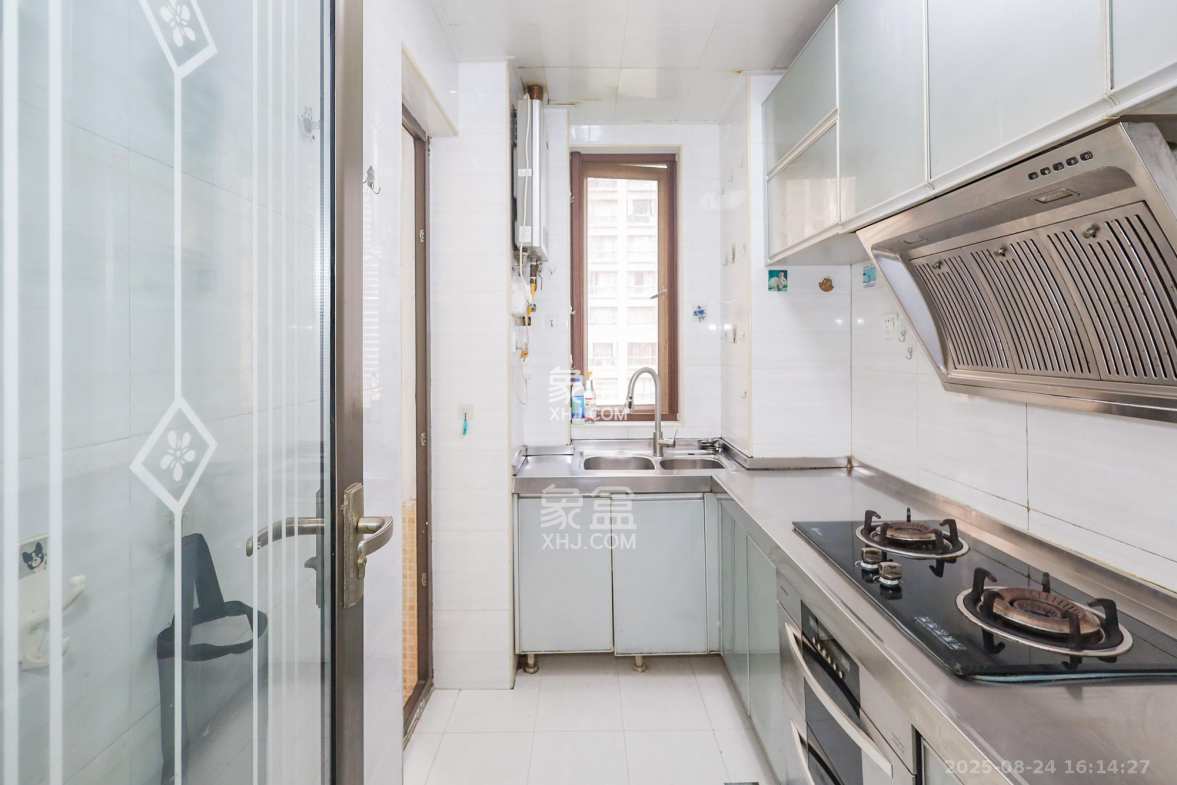 旭辉藏郡(藏郡、旭湘华府) 2室2厅1卫 198.0万 旭辉藏郡(藏郡、旭湘华府) 2室2厅1卫 198.0万厨房