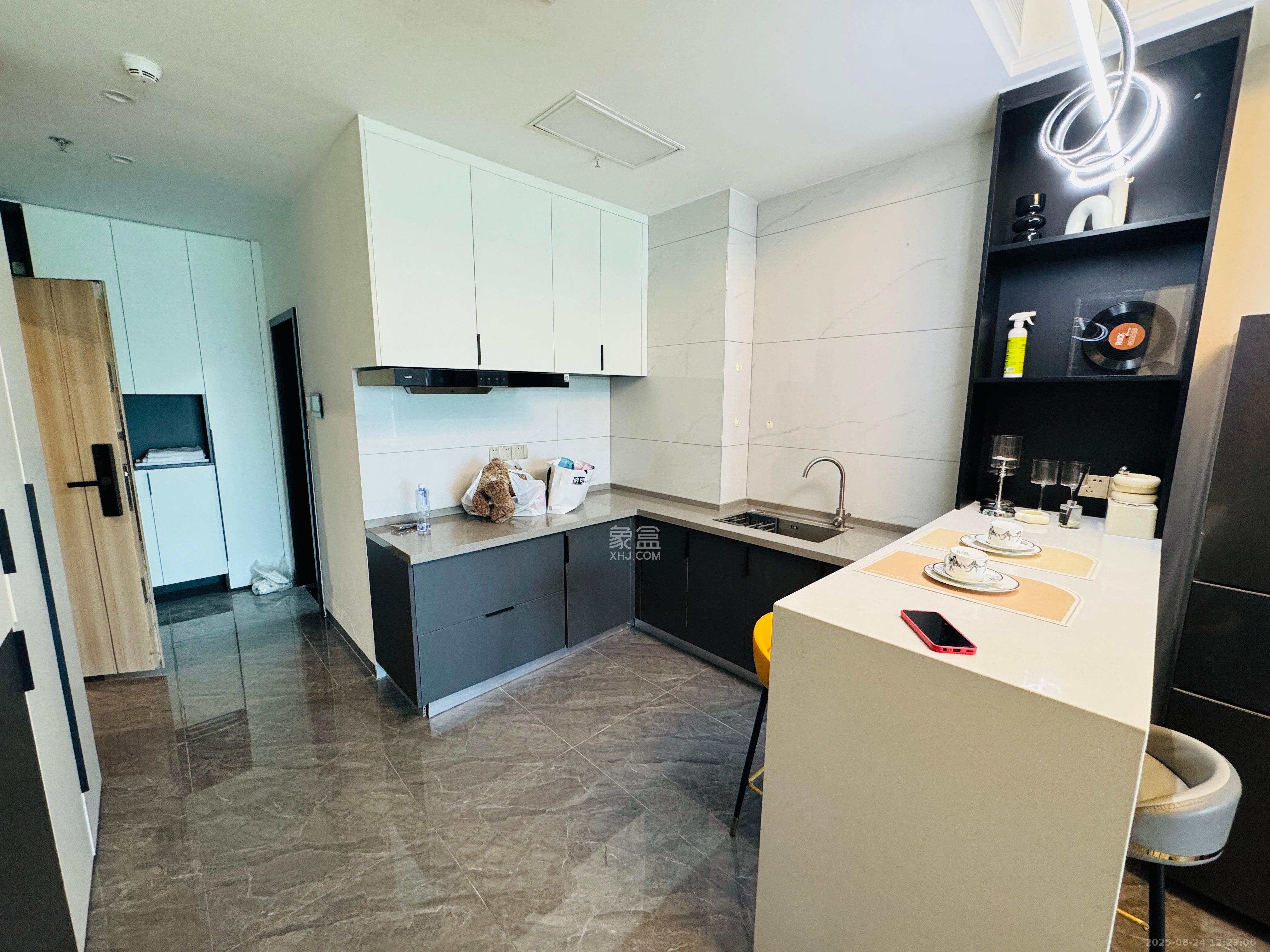 汇景发展环球中心  1室0厅1卫    3500.0元/月 汇景发展环球中心  1室0厅1卫    3500.0元/月室内图1