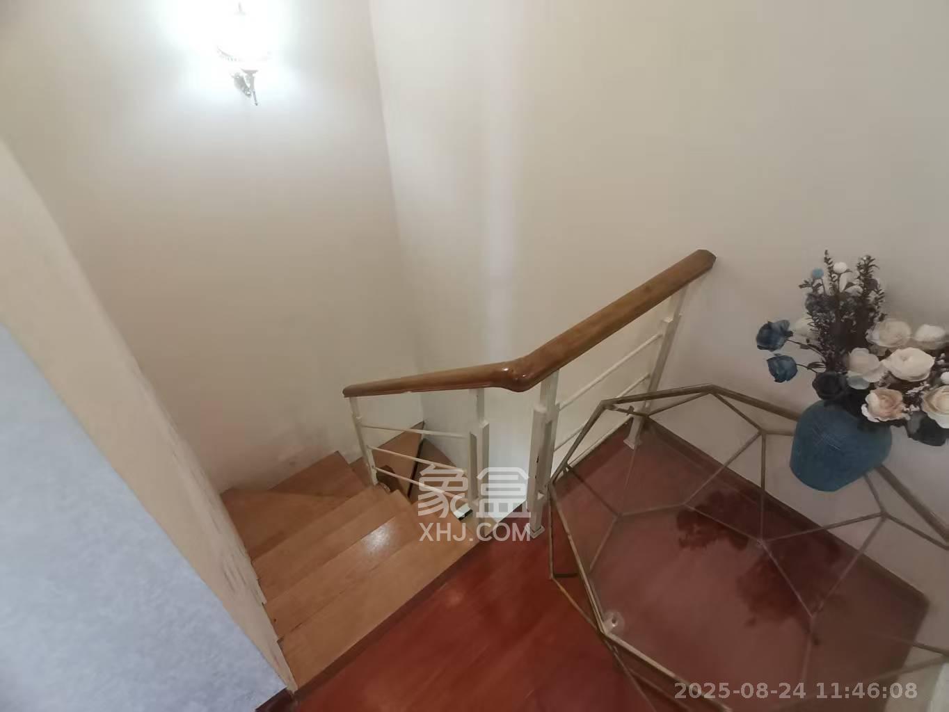 宏景名厦  3室2厅2卫    3100.0元/月