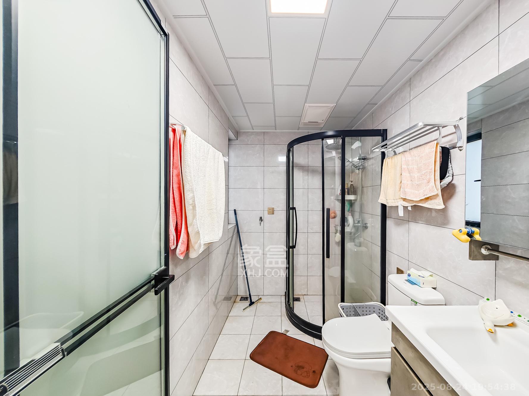 长沙融创城  3室2厅2卫    78.8万卫生间