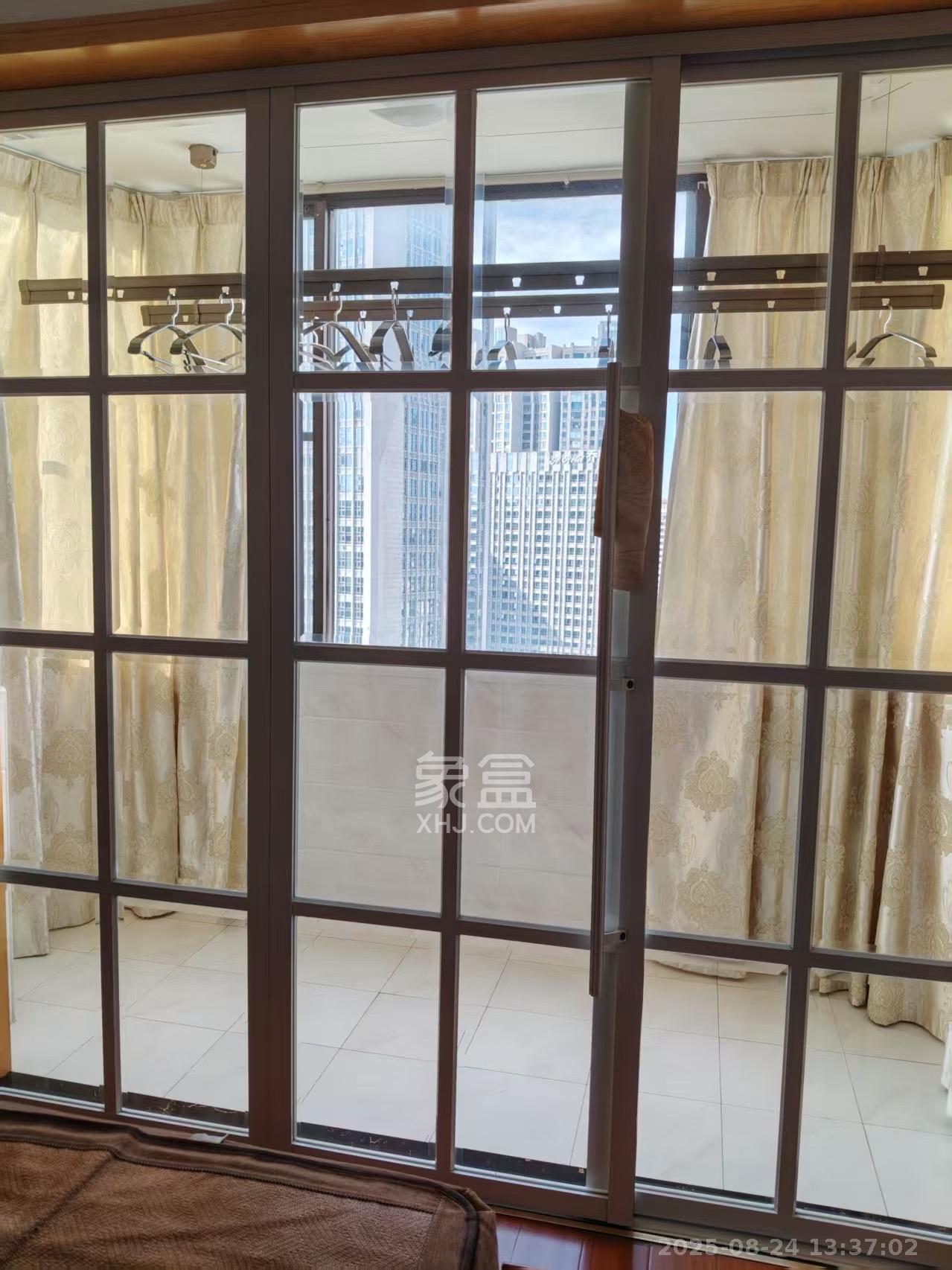 芙蓉广场农行单位宿舍  2室1厅1卫    2600.0元/月 芙蓉广场农行单位宿舍  2室1厅1卫    2600.0元/月室内图