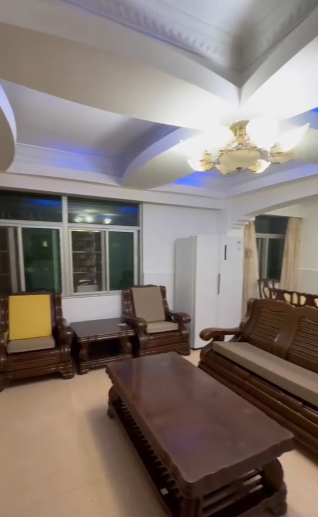 建材小区  4室2厅1卫    3000.0元/月室内图