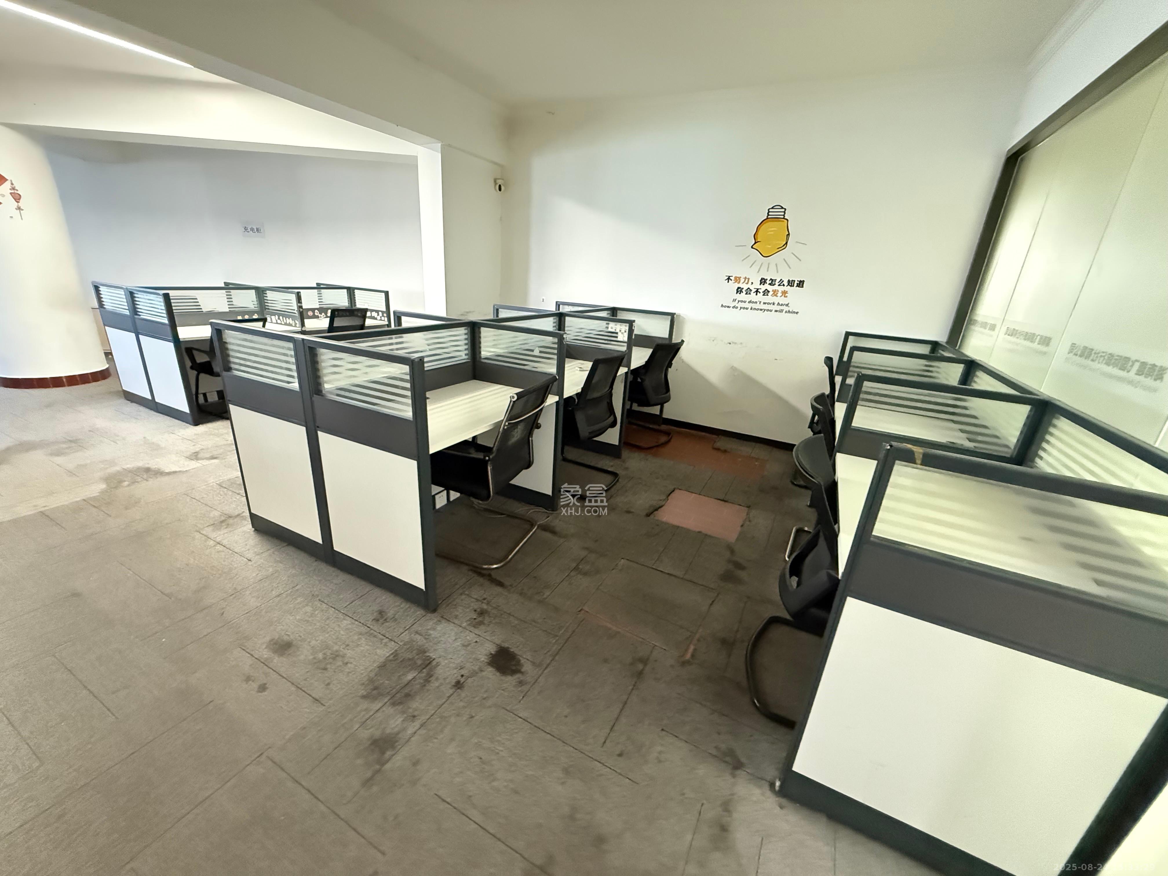 湘江世纪城富湾国际  5室2厅2卫    8600.0元/月 湘江世纪城富湾国际  5室2厅2卫    8600.0元/月室内图