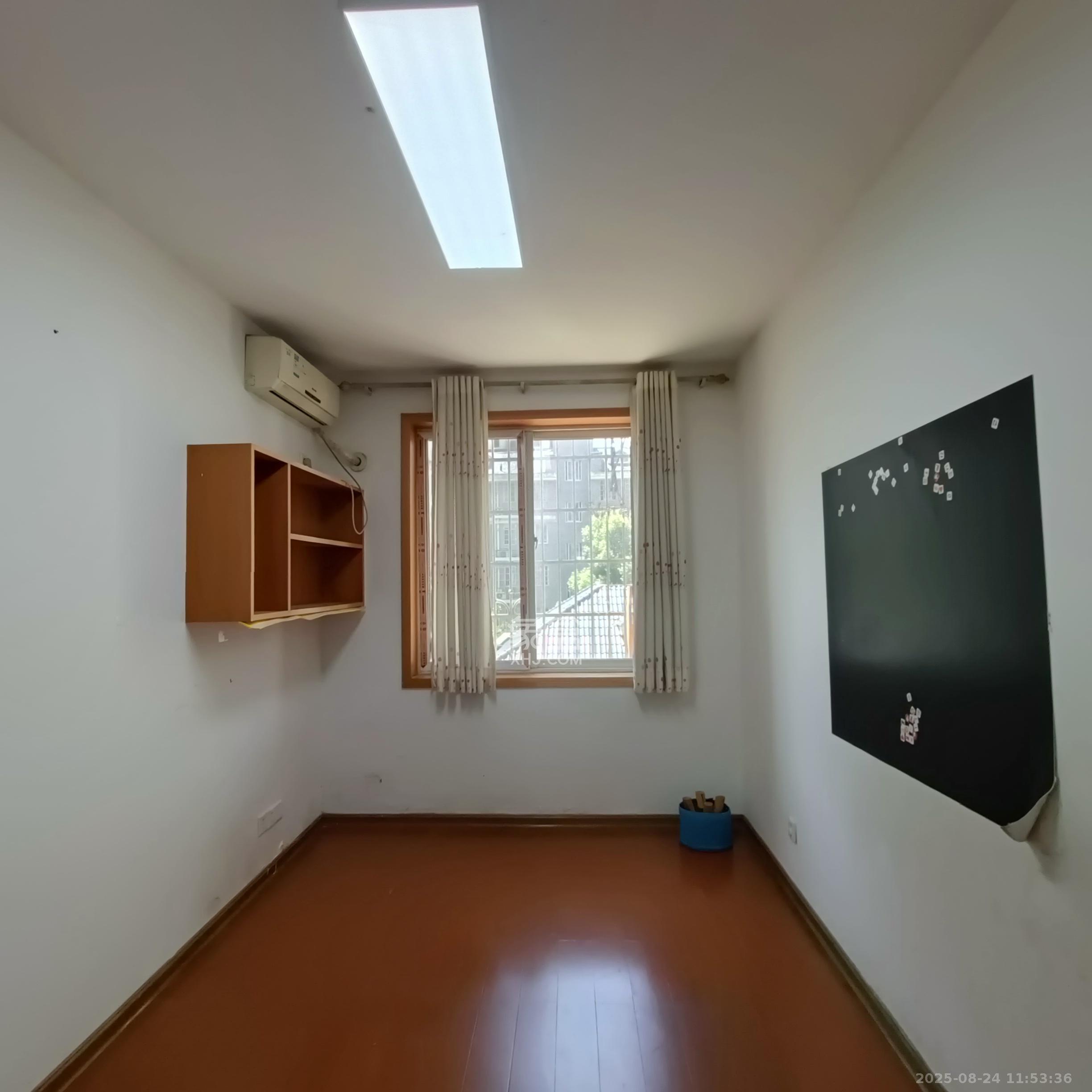 泰禹家园(彩云之翼家园一期、二期、三期) 1室2厅2卫 2500.0元/月 泰禹家园(彩云之翼家园一期、二期、三期) 1室2厅2卫 2500.0元/月室内图