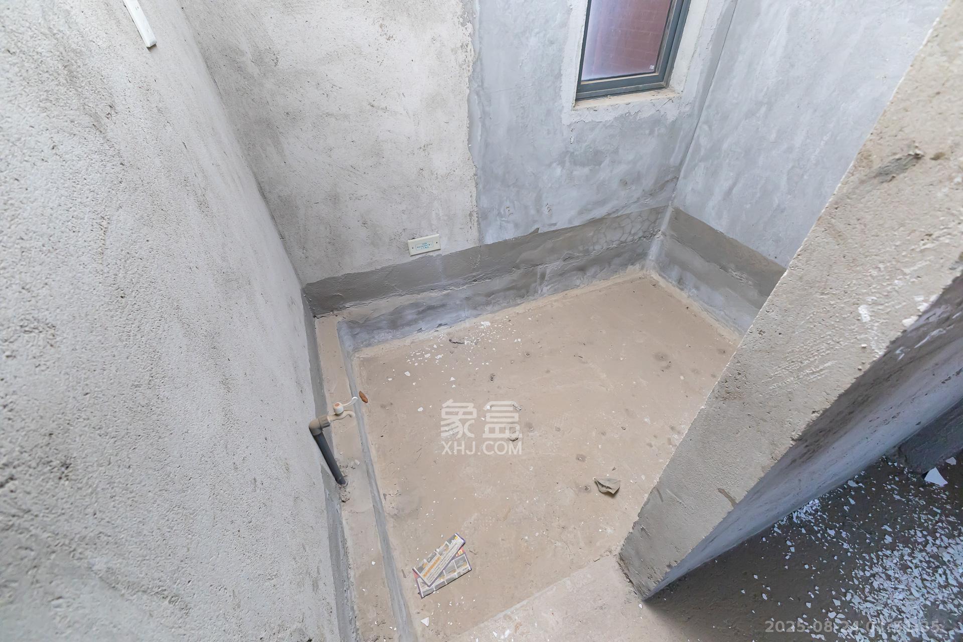 珠江东方明珠（新地东方明珠）三期  5室2厅2卫   72.00万卫生间