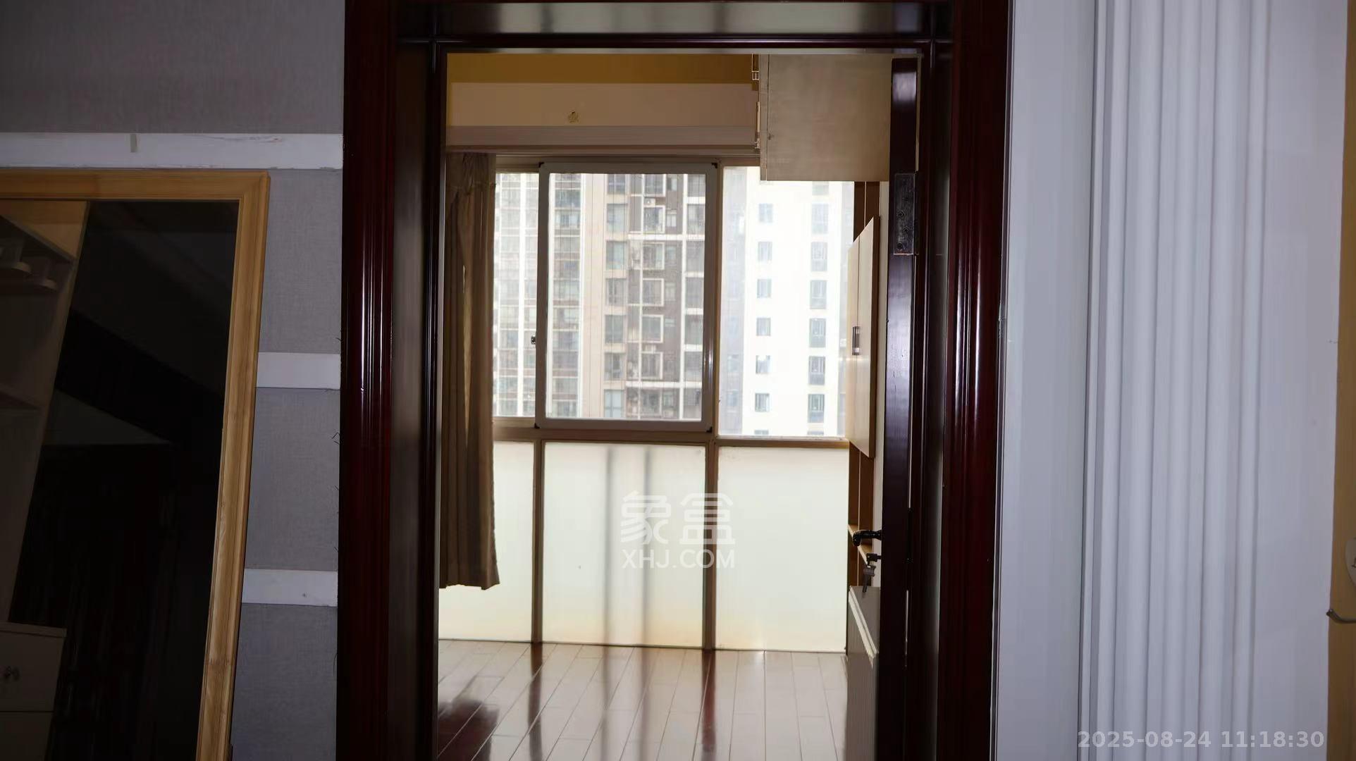 三万英尺  4室2厅2卫    5000.0元/月室内图