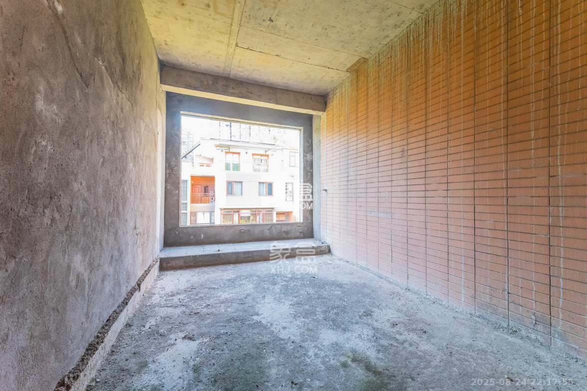 海伦春天 8室3厅5卫 258.0万 海伦春天 8室3厅5卫 258.0万卧室