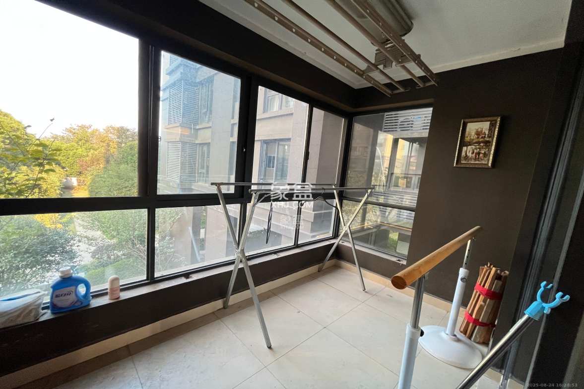 万科金域缇香  4室2厅2卫    5000.0元/月 万科金域缇香  4室2厅2卫    5000.0元/月室内图1