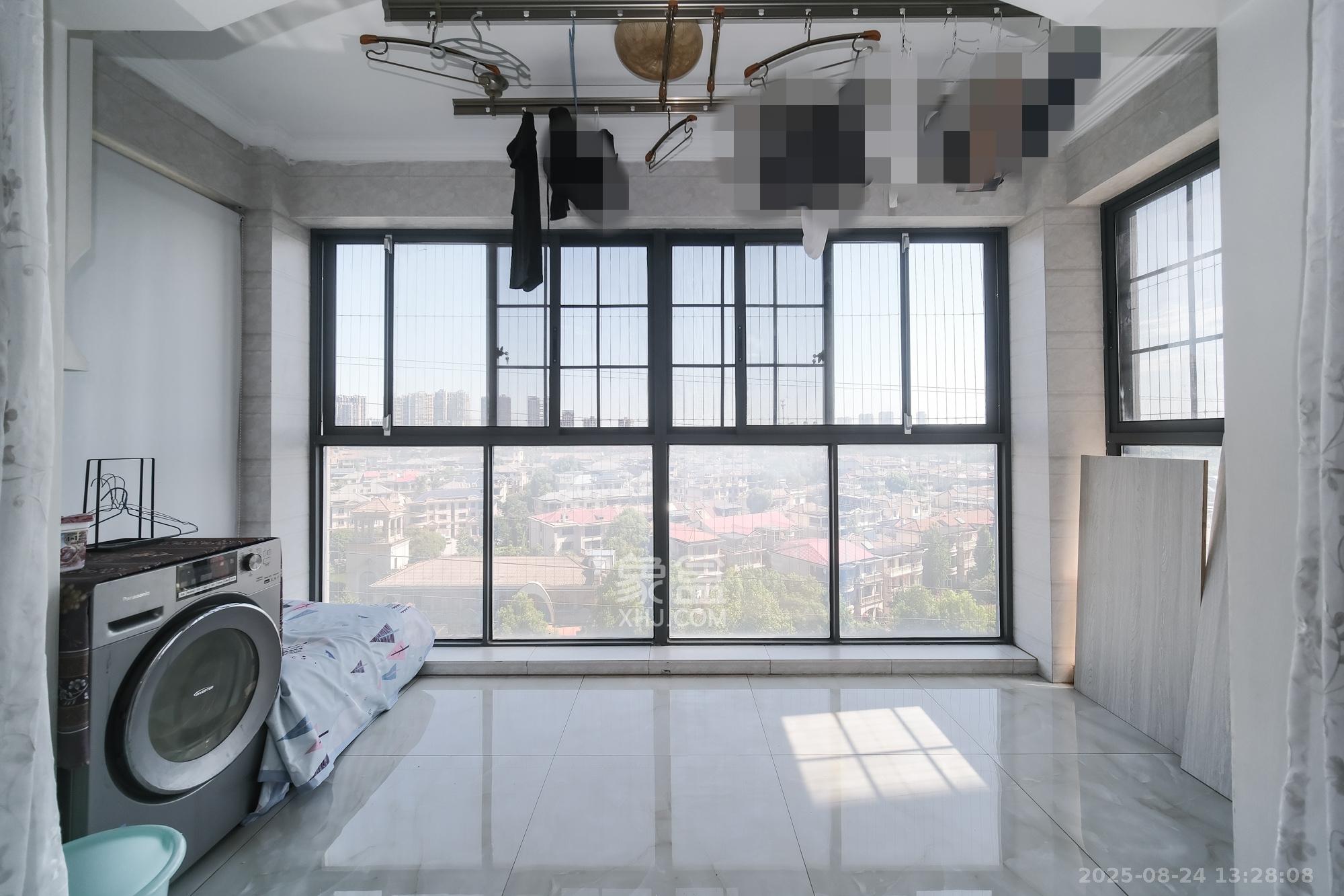 丰源国际  3室2厅2卫    81.0万阳台