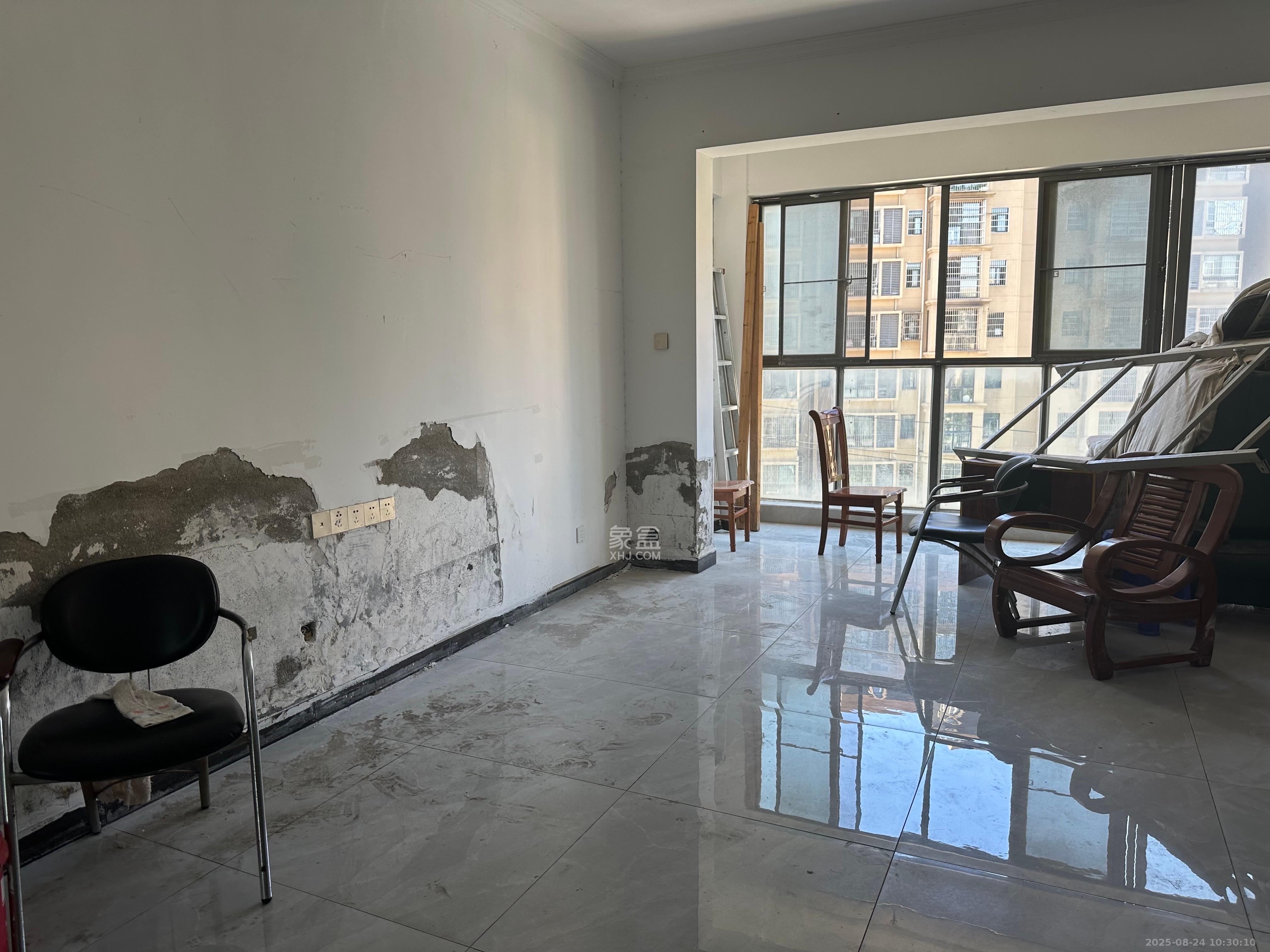 颐和佳园 3室2厅2卫 2300.00元/月 颐和佳园 3室2厅2卫 2300.00元/月室内图