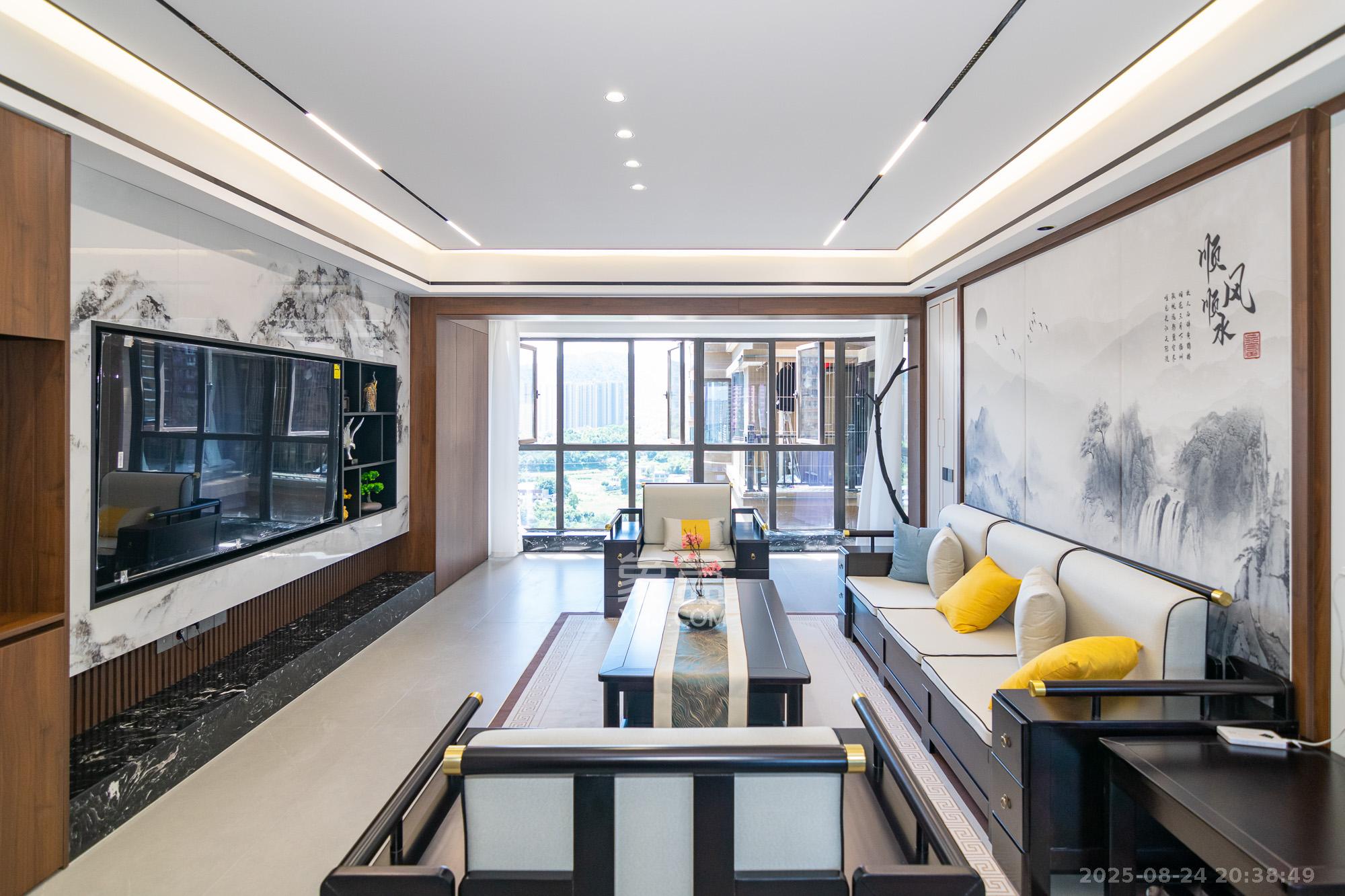 润和美郡(润和紫郡五期) 5室2厅2卫 136.8万 润和美郡(润和紫郡五期) 5室2厅2卫 136.8万客厅