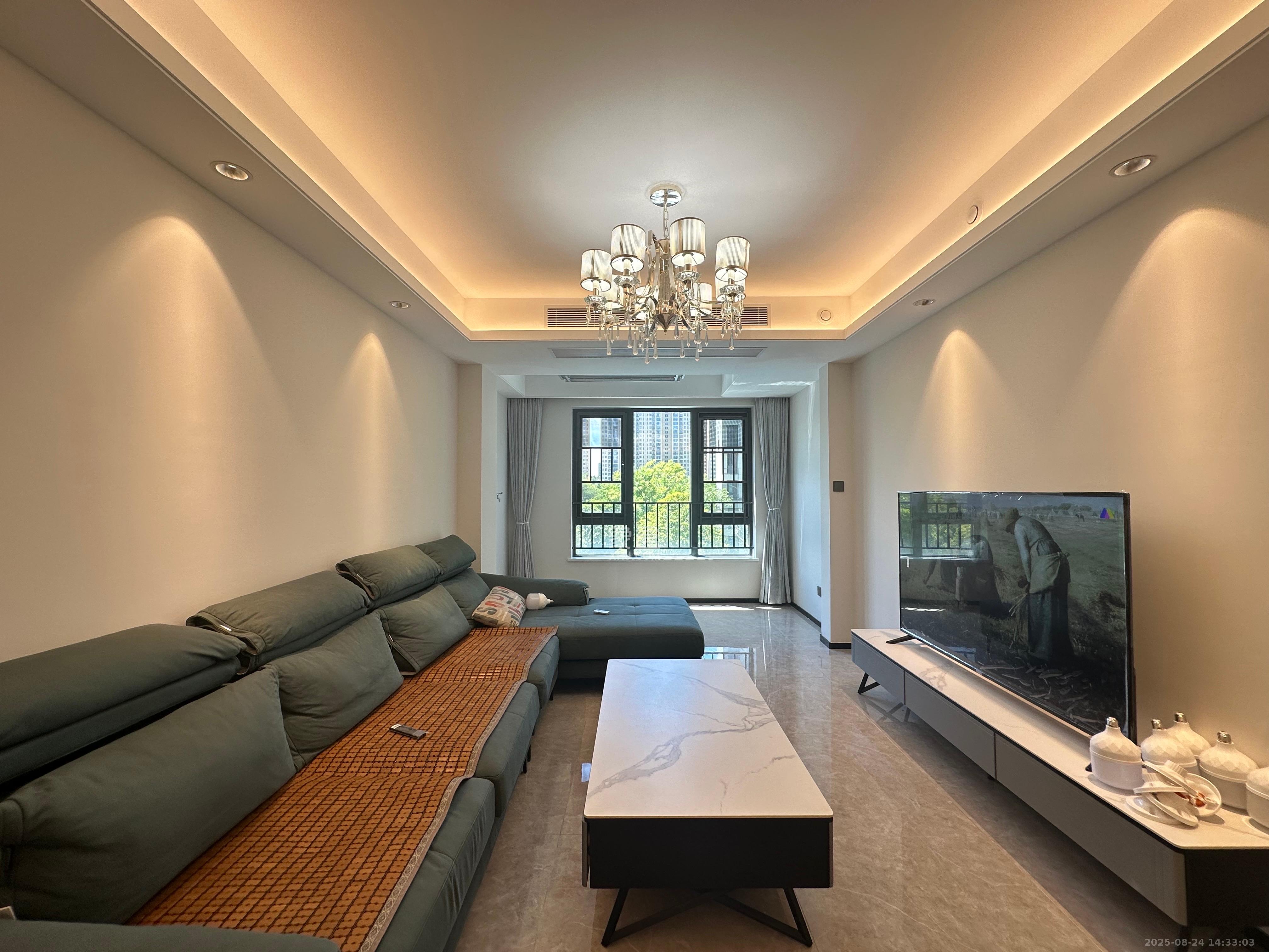 华润凯旋门二期  3室2厅2卫    2800.0元/月室内图