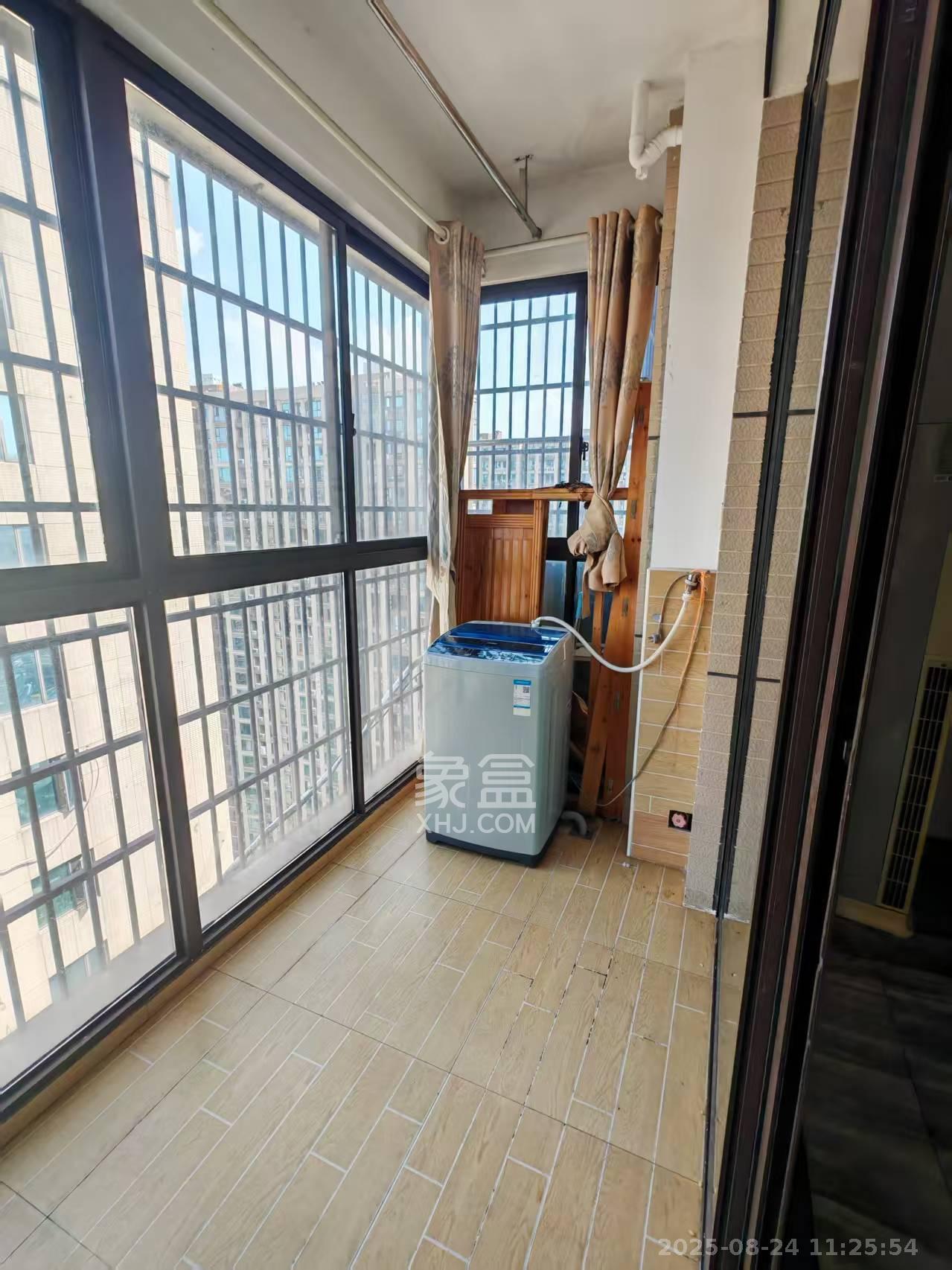 麓谷星辰  3室2厅1卫   2200.00元/月室内图