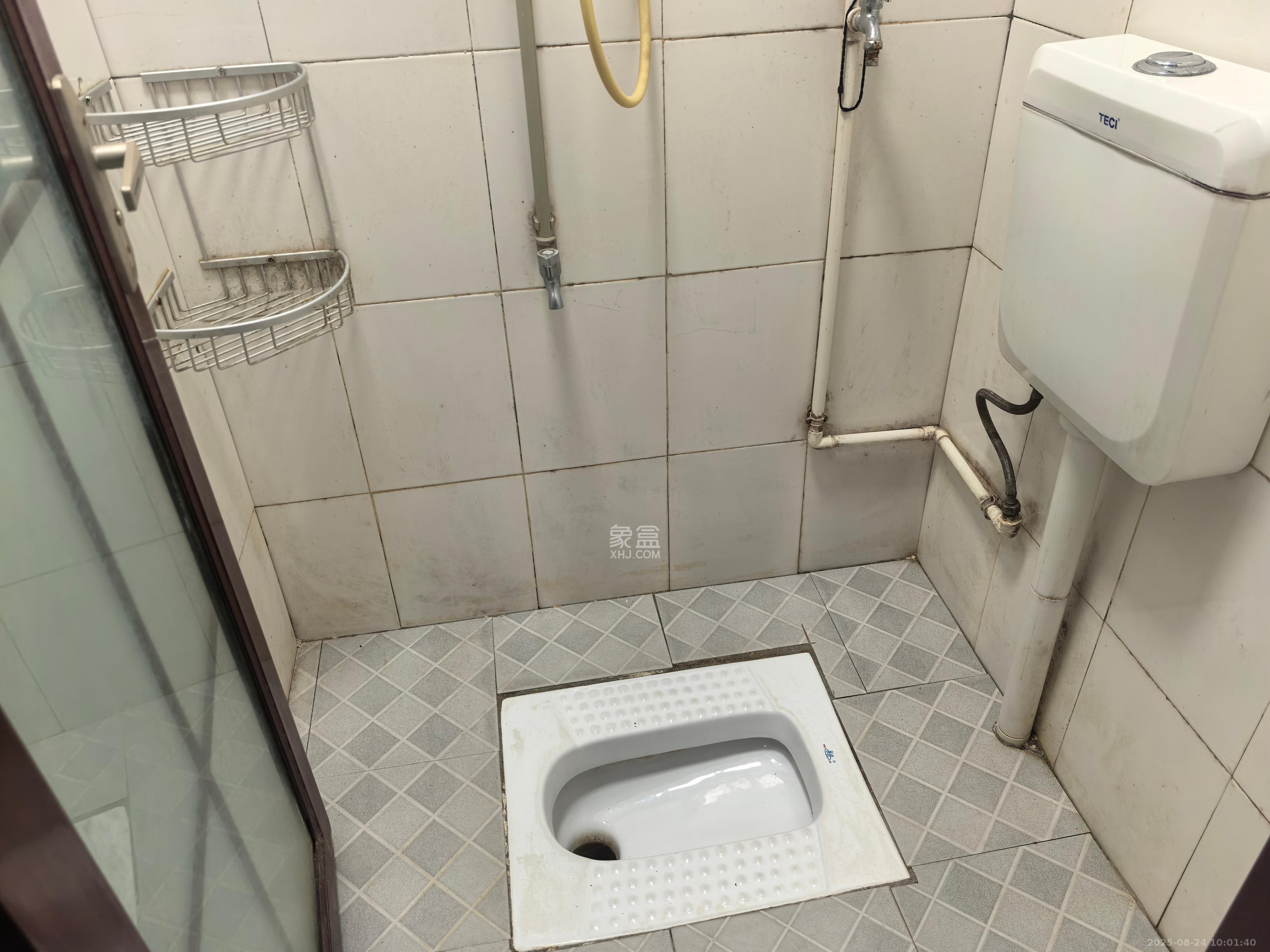 岳北社区  1室1厅1卫    1400.0元/月室内图