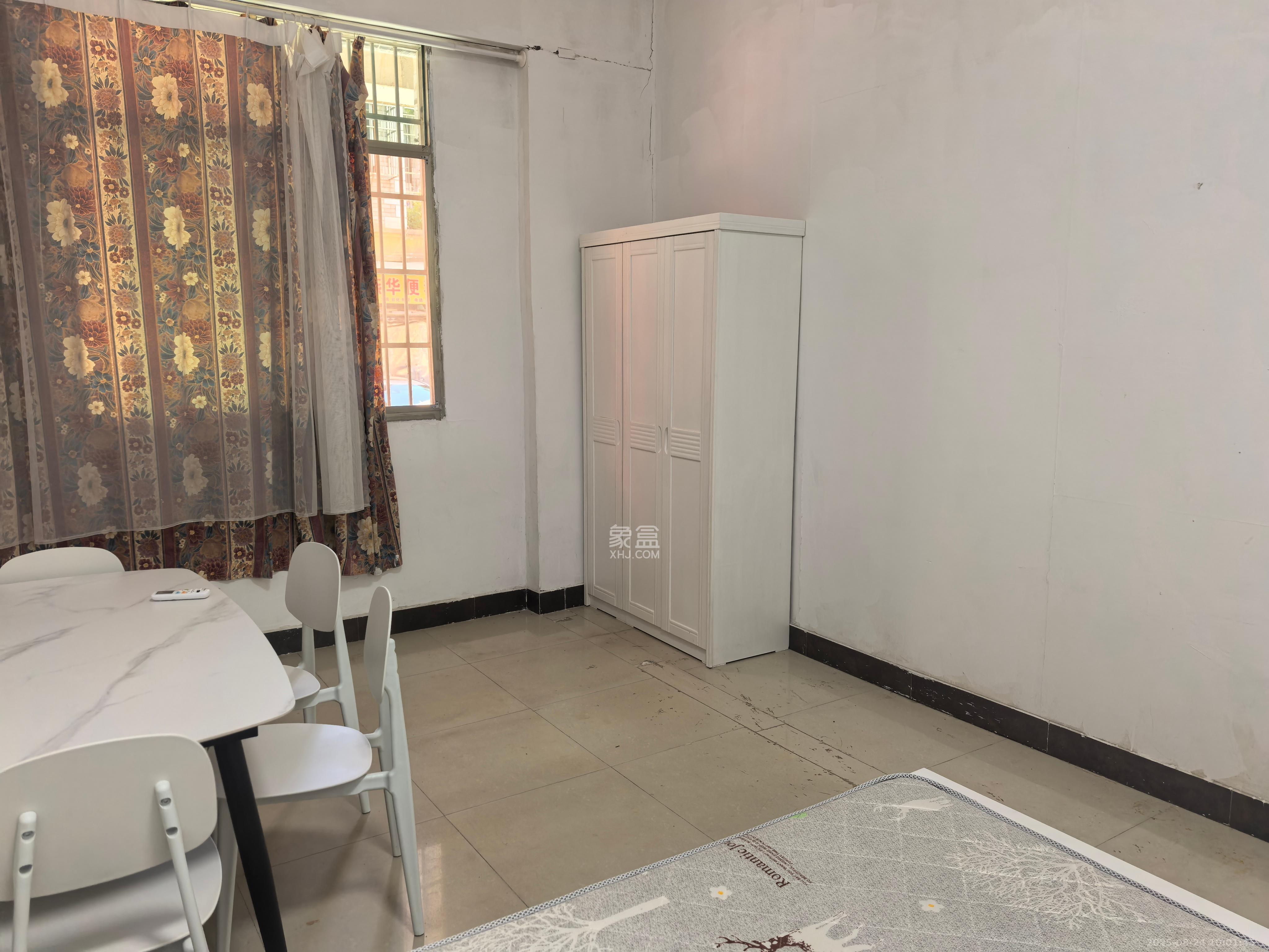 岳北社区  1室1厅1卫    1400.0元/月室内图