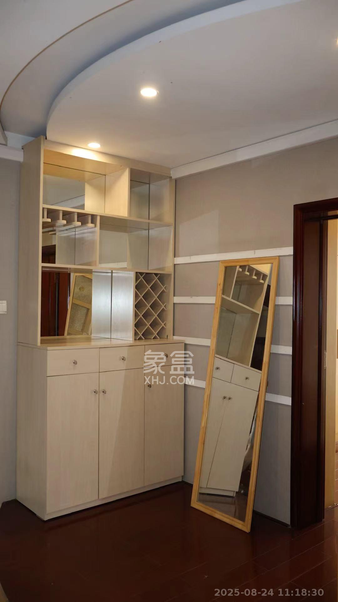 三万英尺  4室2厅2卫    5000.0元/月室内图