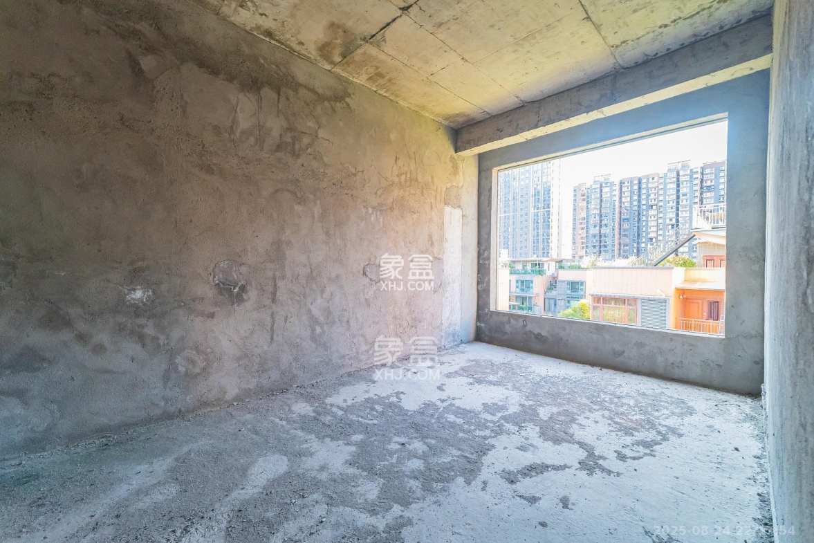 海伦春天 8室3厅5卫 258.0万 海伦春天 8室3厅5卫 258.0万卧室