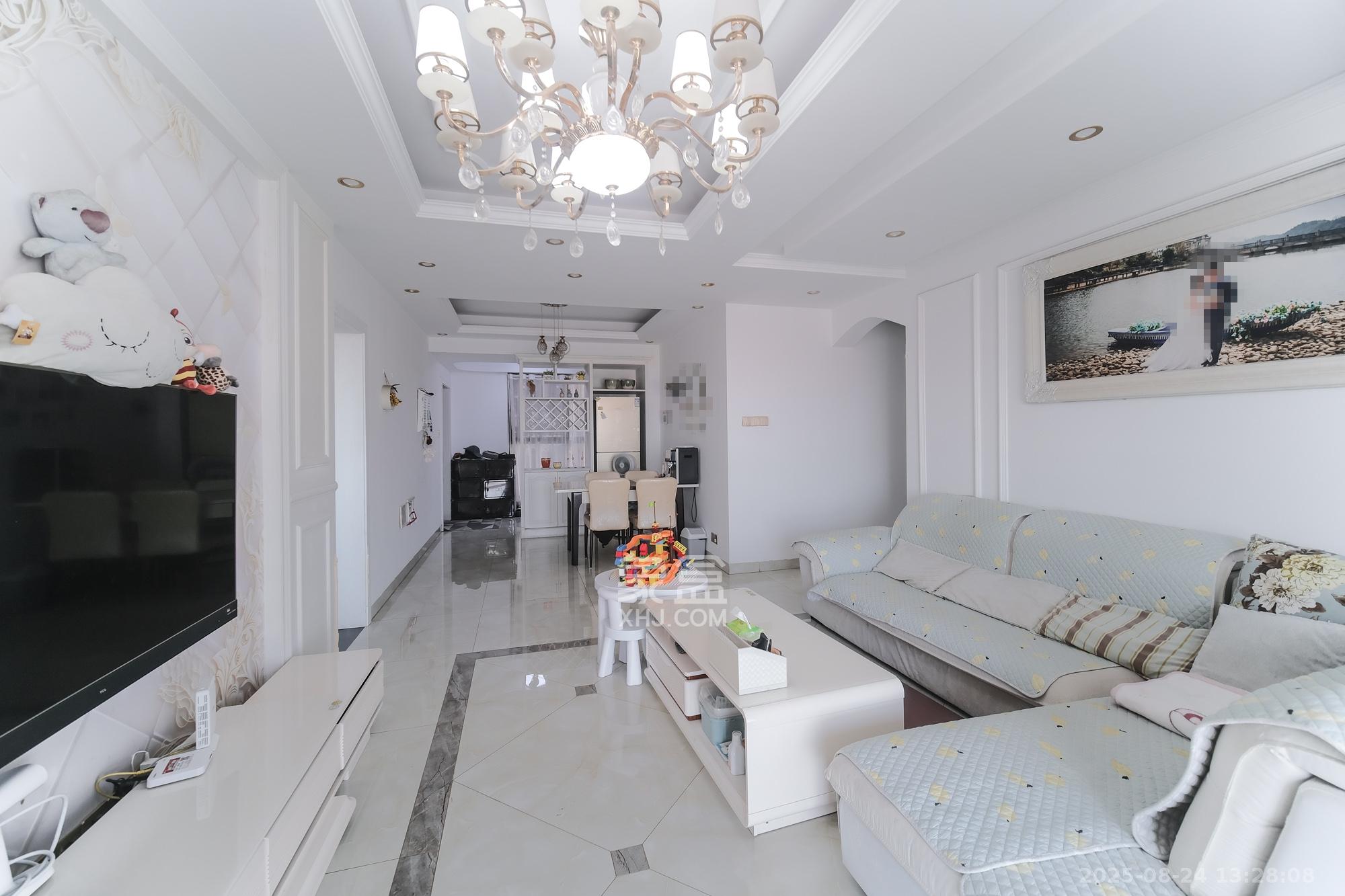 丰源国际  3室2厅2卫    81.0万客厅