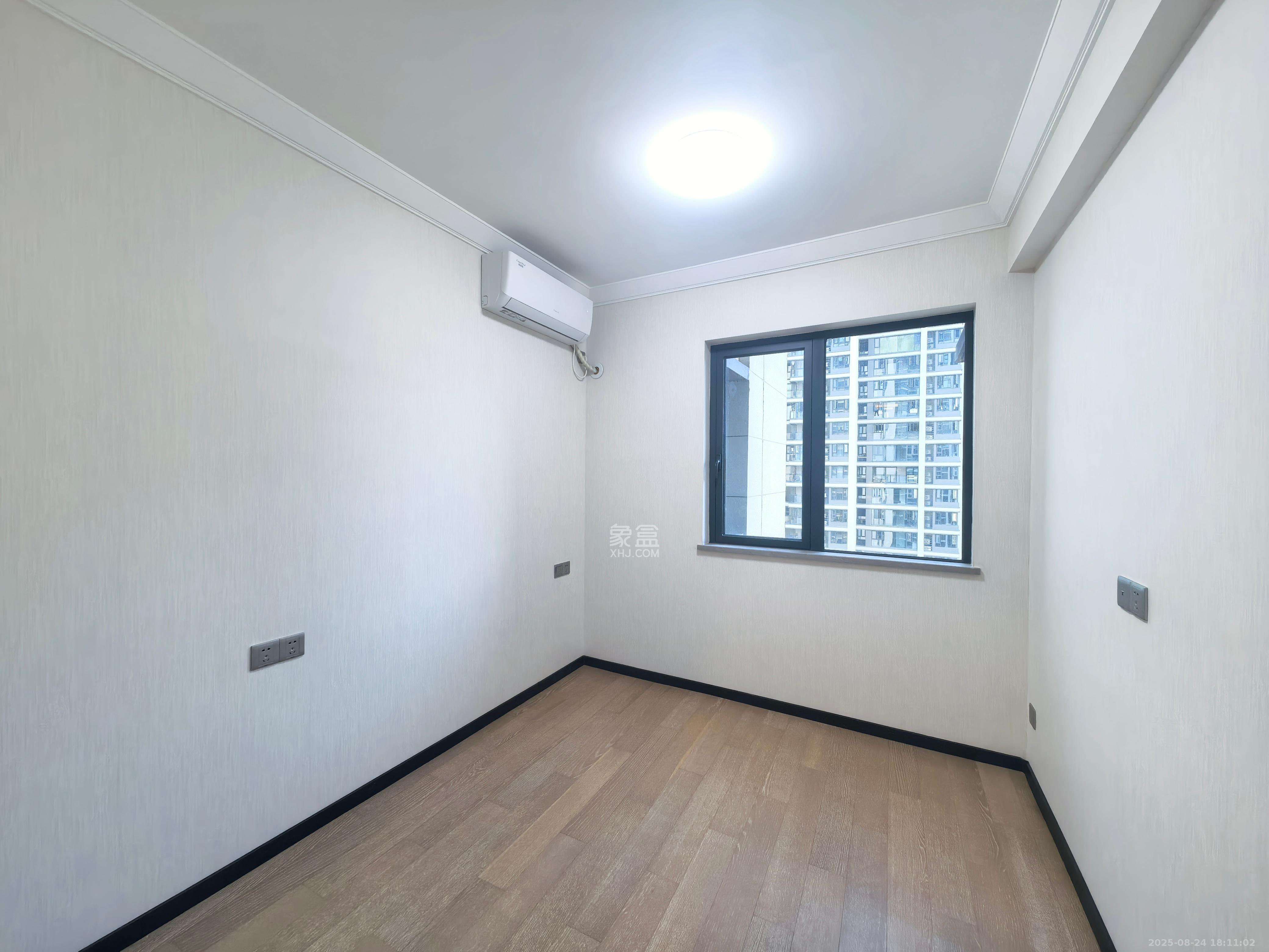 中海阅溪府 4室2厅2卫 3500.0元/月 中海阅溪府 4室2厅2卫 3500.0元/月室内图