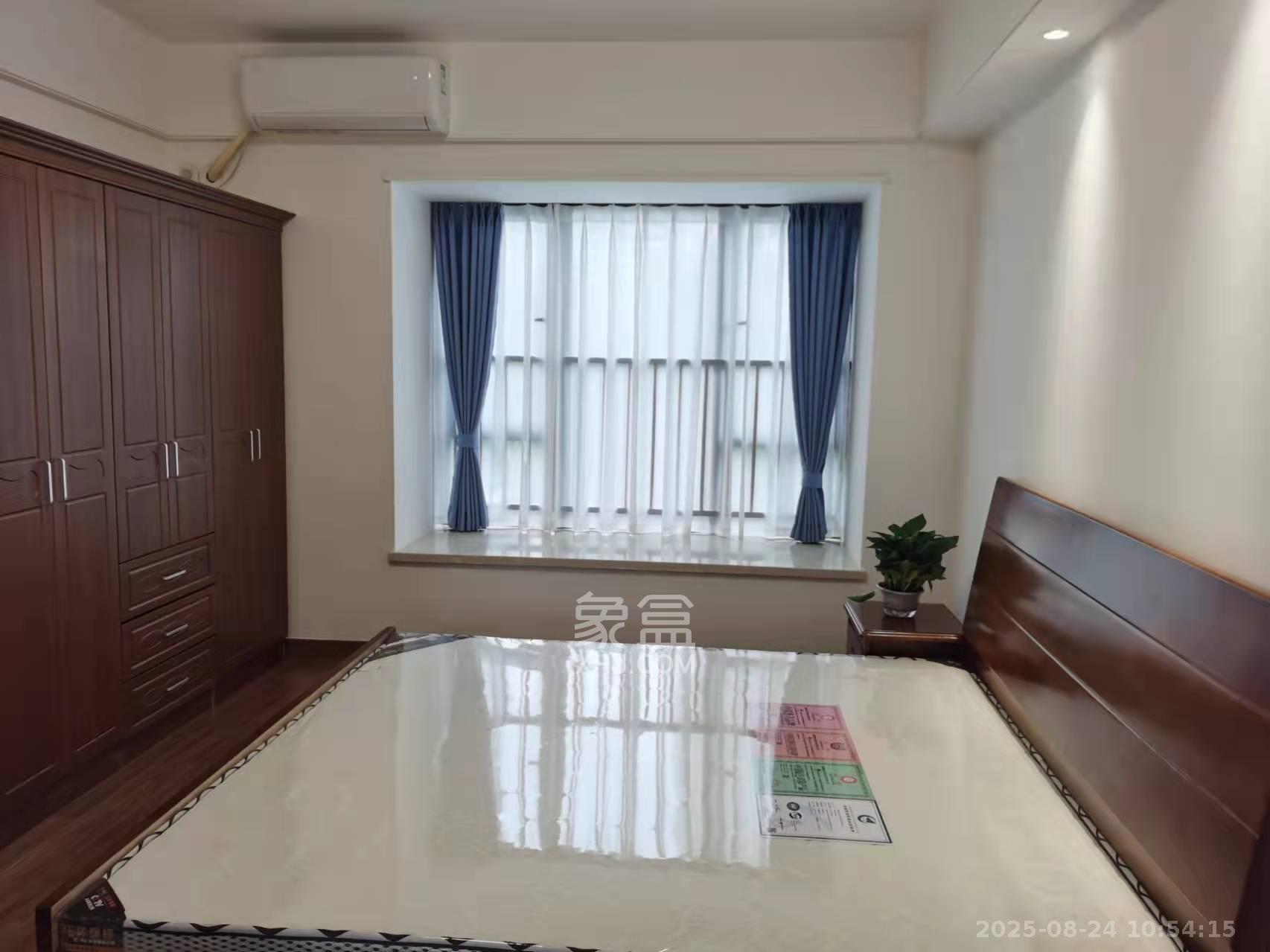深业鹭栖府  4室2厅2卫   4200.00元/月室内图