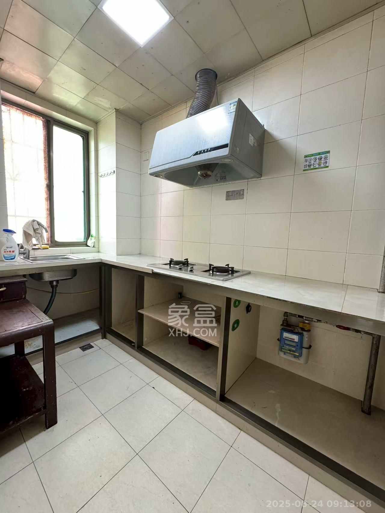 新锐湘都 1室1厅1卫 1600.0元/月 新锐湘都 1室1厅1卫 1600.0元/月室内图