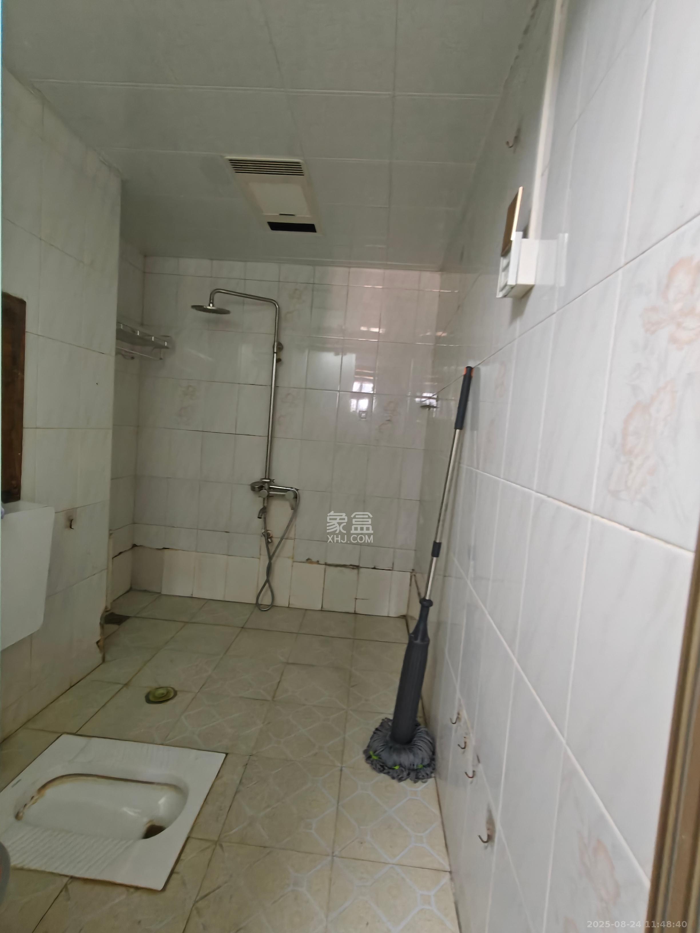 华天大酒店宿舍楼 3室1厅1卫 2800.0元/月 华天大酒店宿舍楼 3室1厅1卫 2800.0元/月室内图