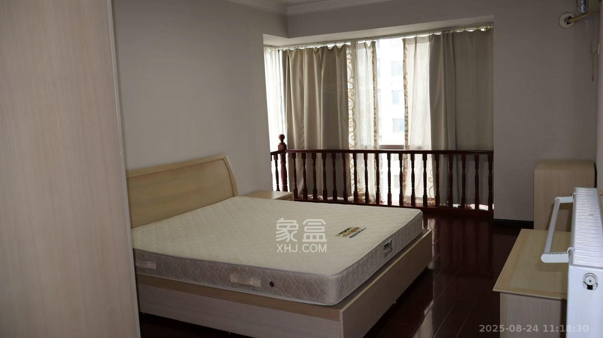 三万英尺  4室2厅2卫    5000.0元/月室内图