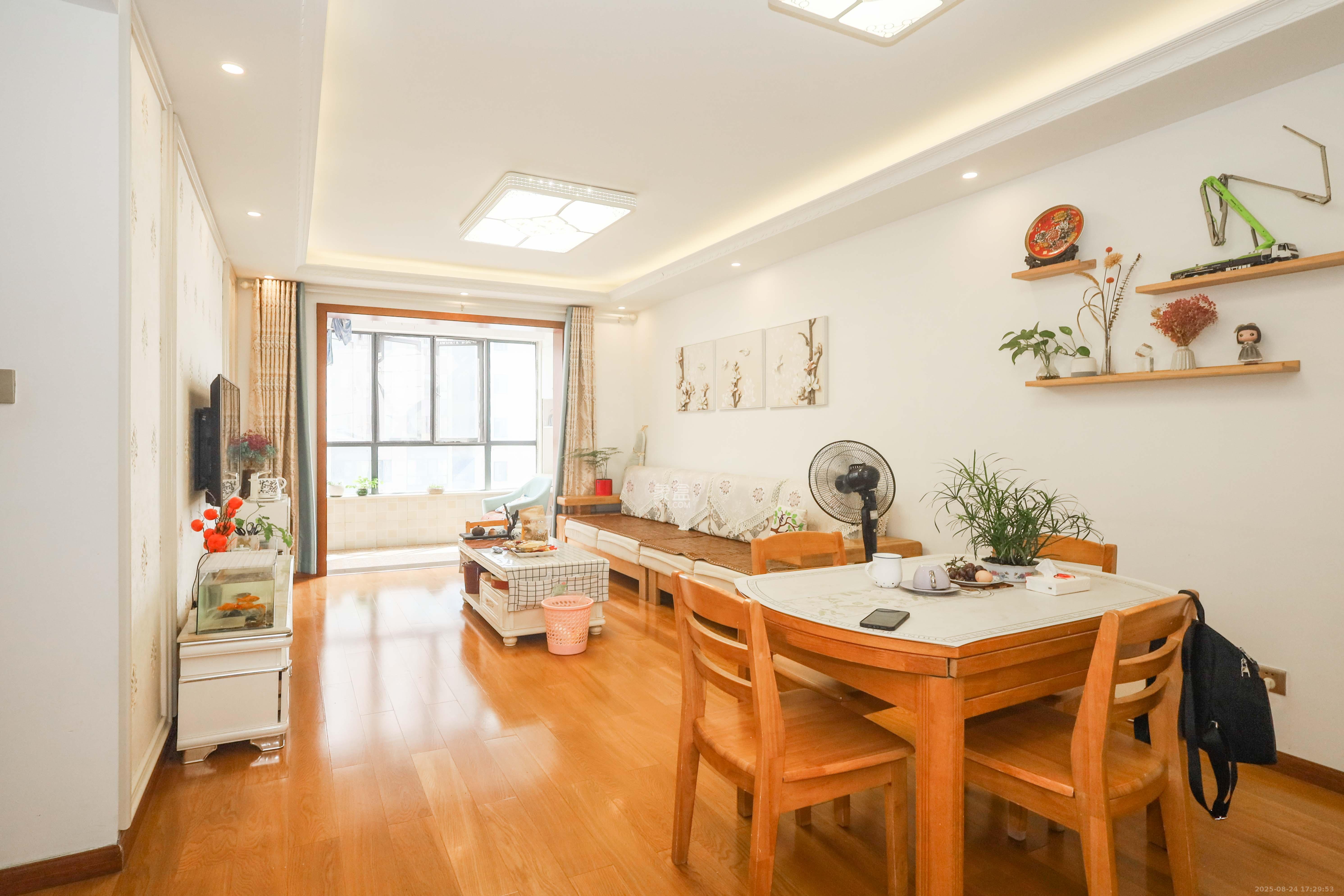 中国铁建梅溪青秀一期 3室2厅1卫 106.0万 中国铁建梅溪青秀一期 3室2厅1卫 106.0万客厅