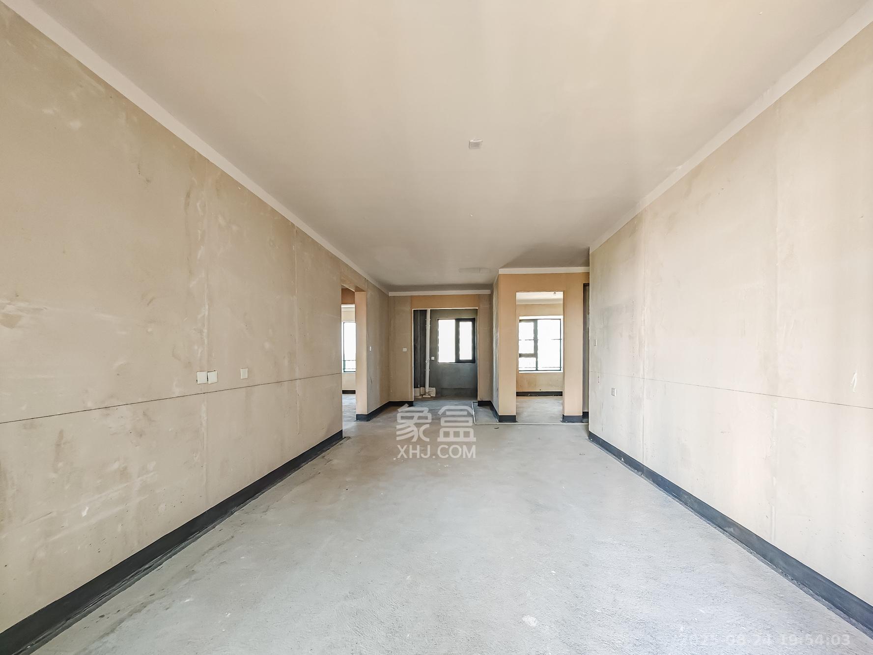 长沙融创城  3室2厅2卫    46.8万客厅