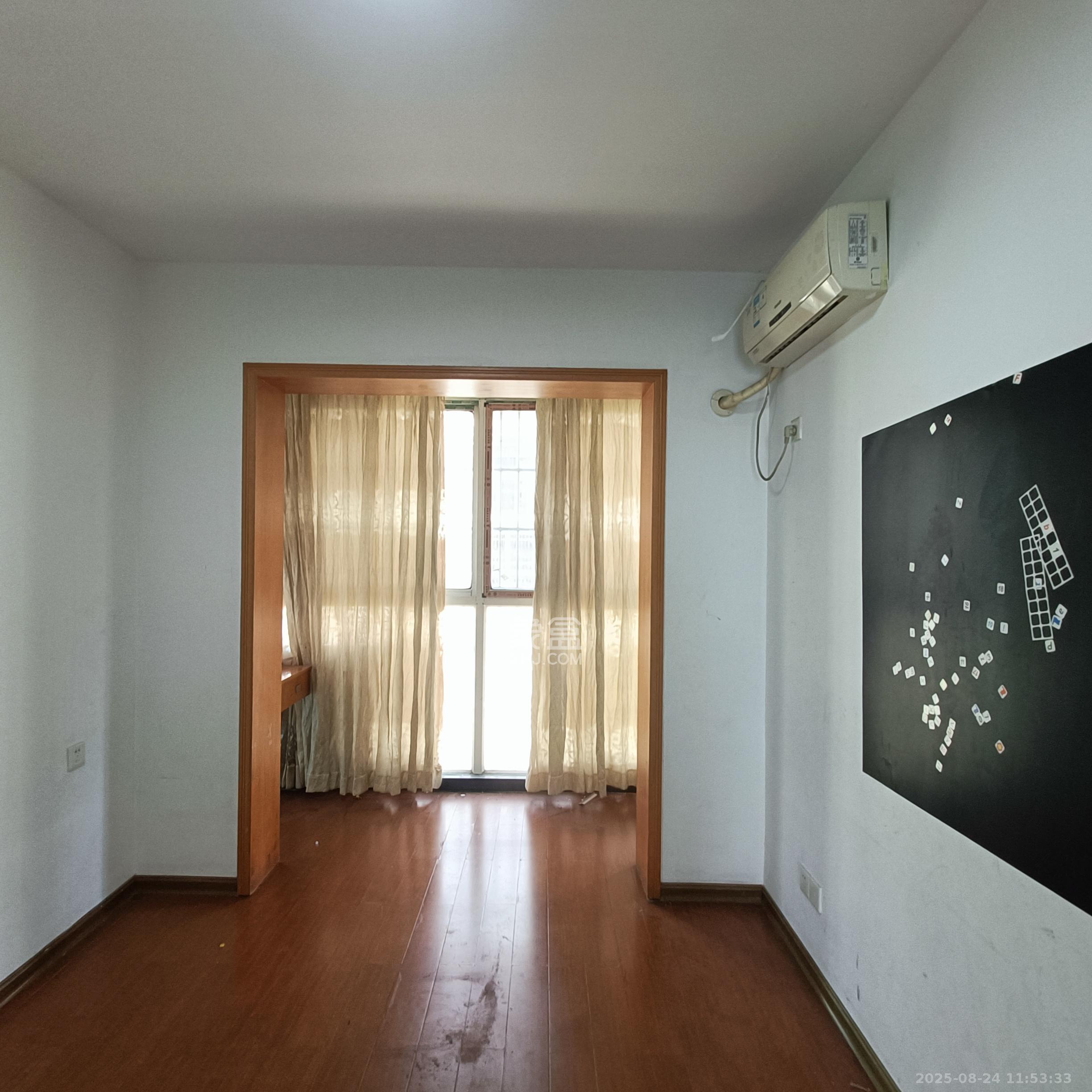 泰禹家园(彩云之翼家园一期、二期、三期) 1室2厅2卫 2500.0元/月 泰禹家园(彩云之翼家园一期、二期、三期) 1室2厅2卫 2500.0元/月室内图