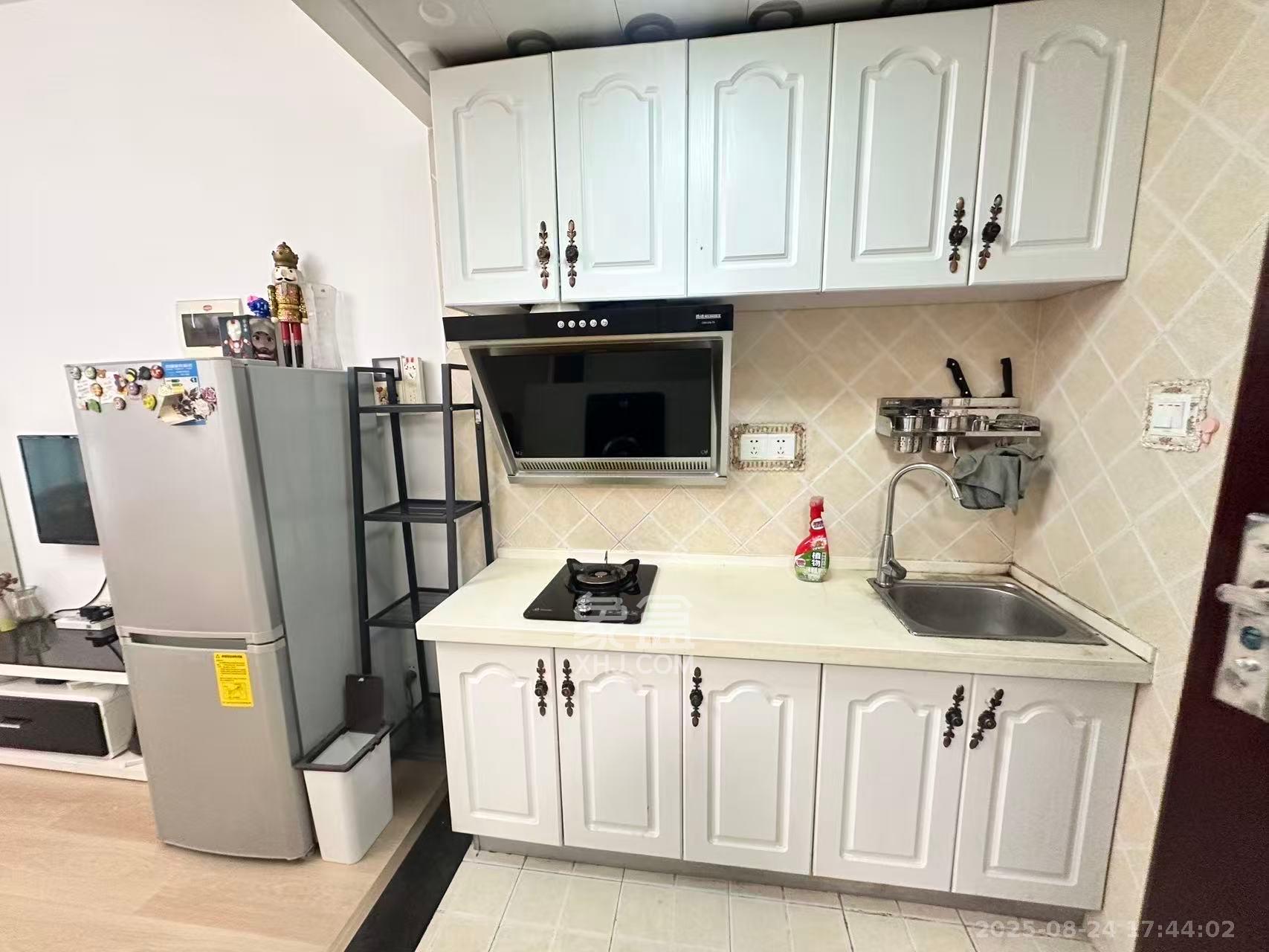 尊邸华庭 1室1厅1卫 1599.0元/月 尊邸华庭 1室1厅1卫 1599.0元/月室内图