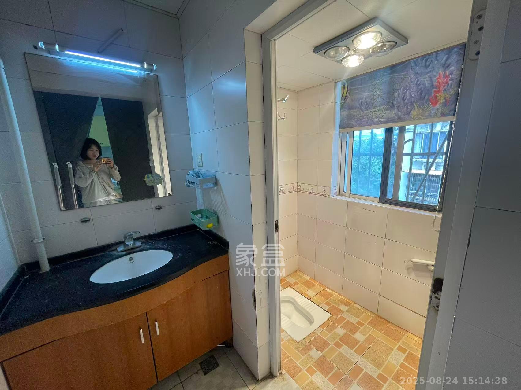 景湾小区(井湾小区) 2室2厅1卫 1500.0元/月 景湾小区(井湾小区) 2室2厅1卫 1500.0元/月室内图