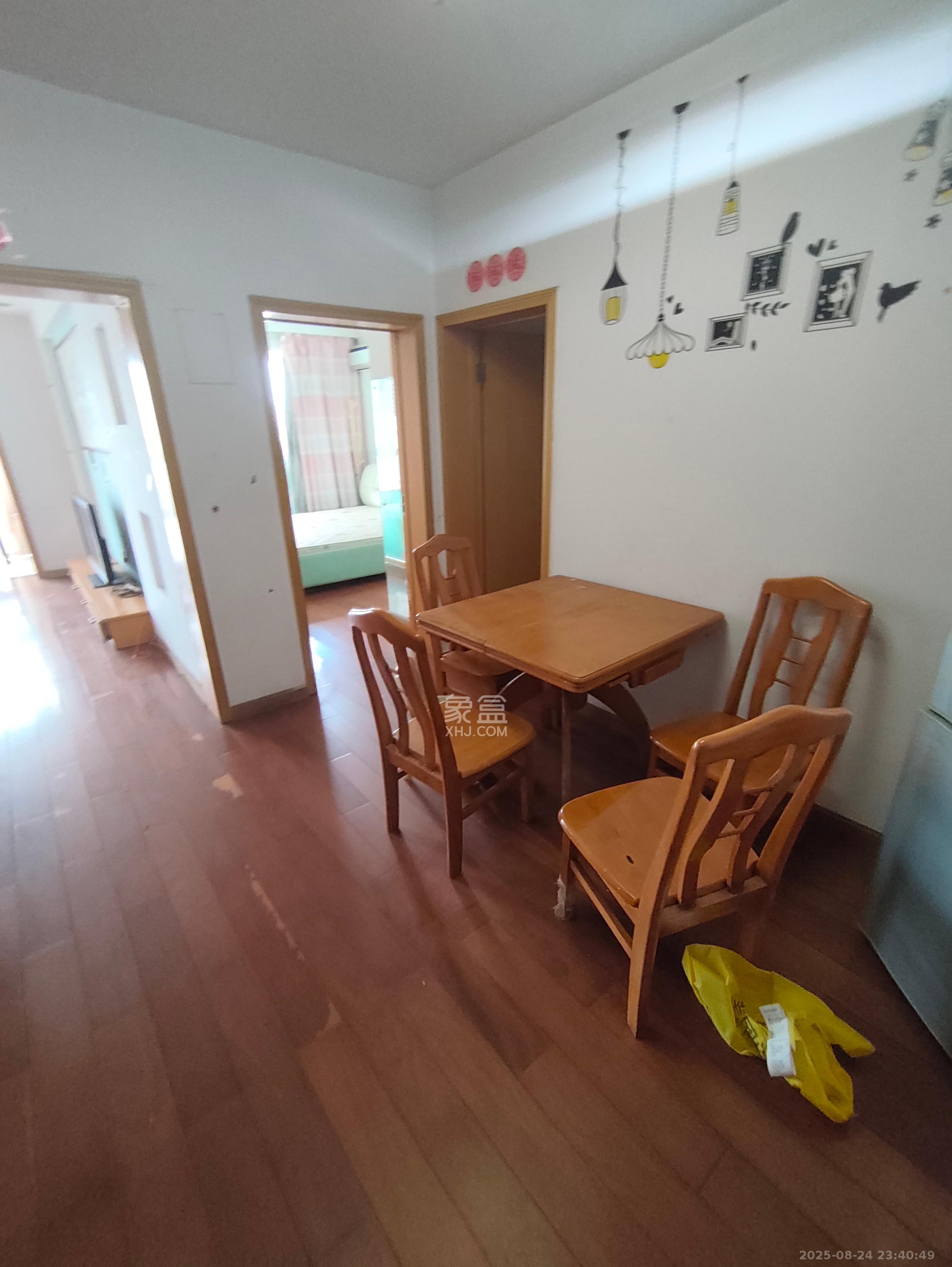 红花坡社区 2室1厅1卫 1600.0元/月 红花坡社区 2室1厅1卫 1600.0元/月室内图