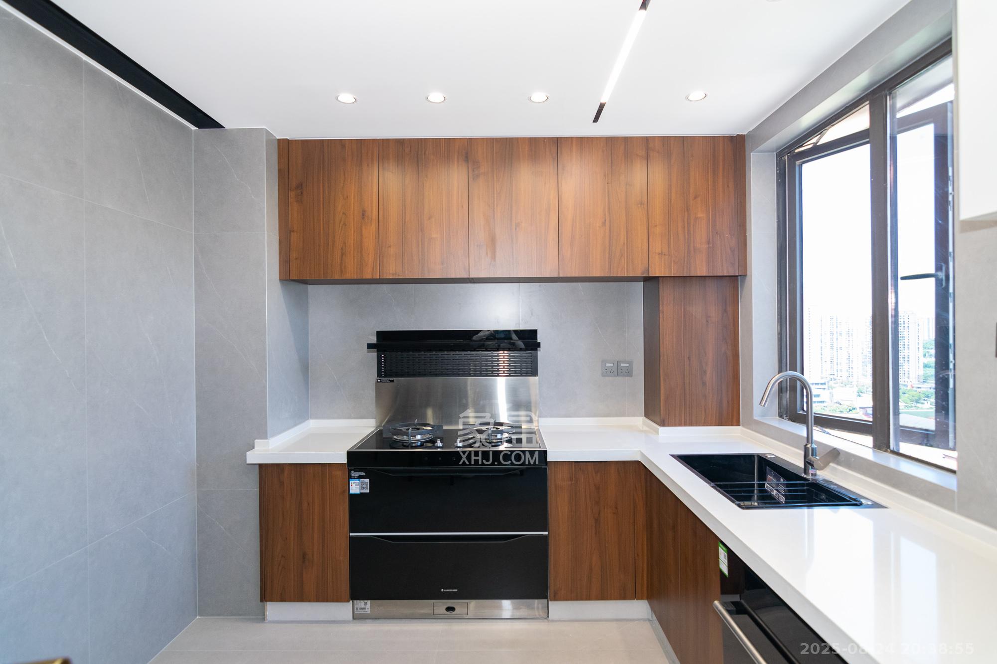 润和美郡(润和紫郡五期) 5室2厅2卫 136.8万 润和美郡(润和紫郡五期) 5室2厅2卫 136.8万厨房