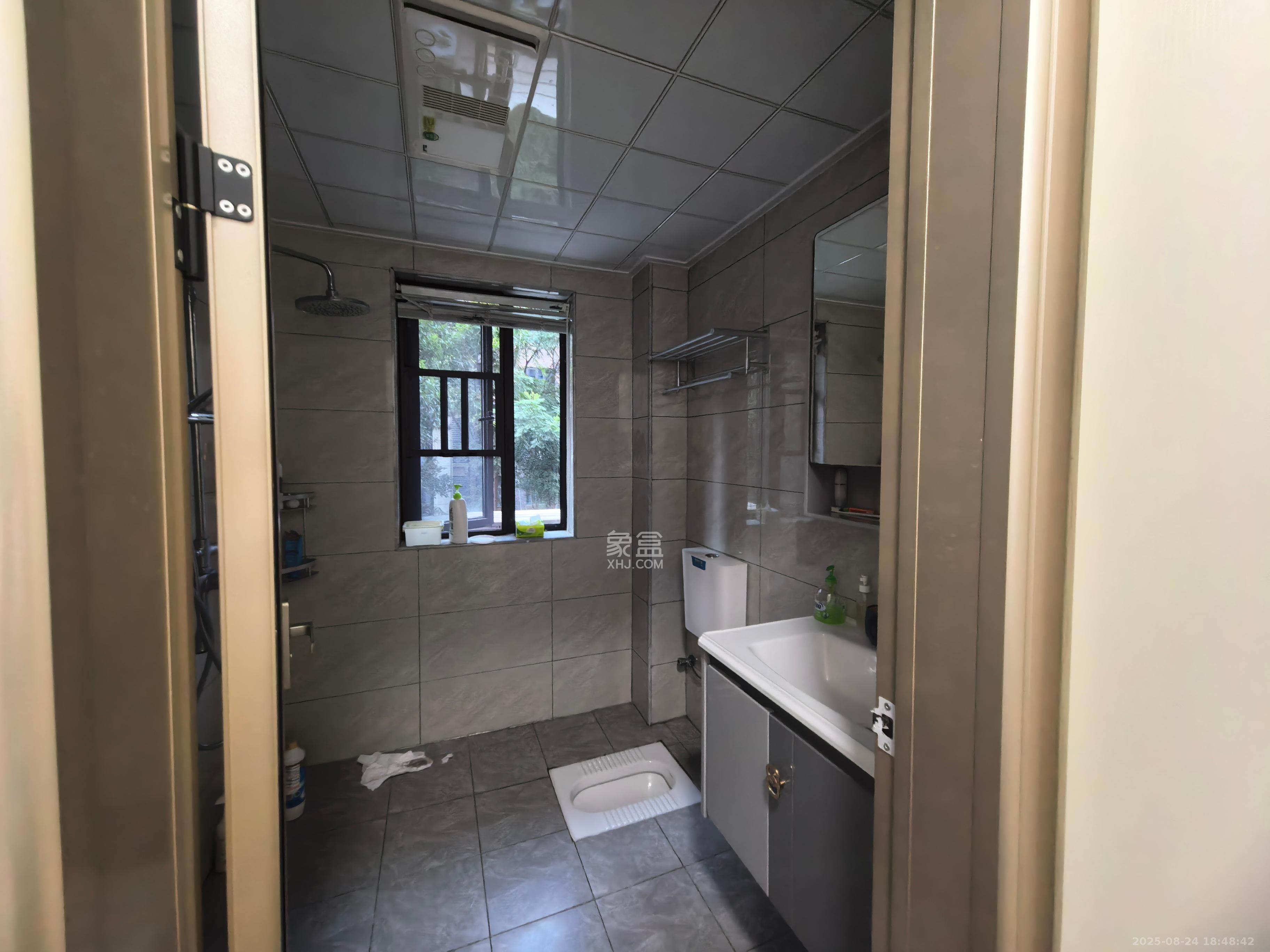 星湖湾二期洋房 4室2厅2卫 4000.0元/月 星湖湾二期洋房 4室2厅2卫 4000.0元/月室内图