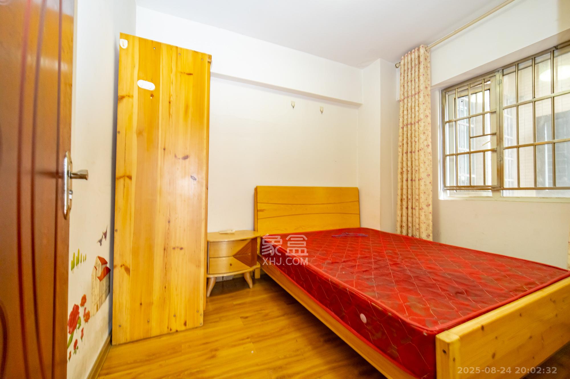 新长海广场 2室1厅1卫 36.8万 新长海广场 2室1厅1卫 36.8万卧室