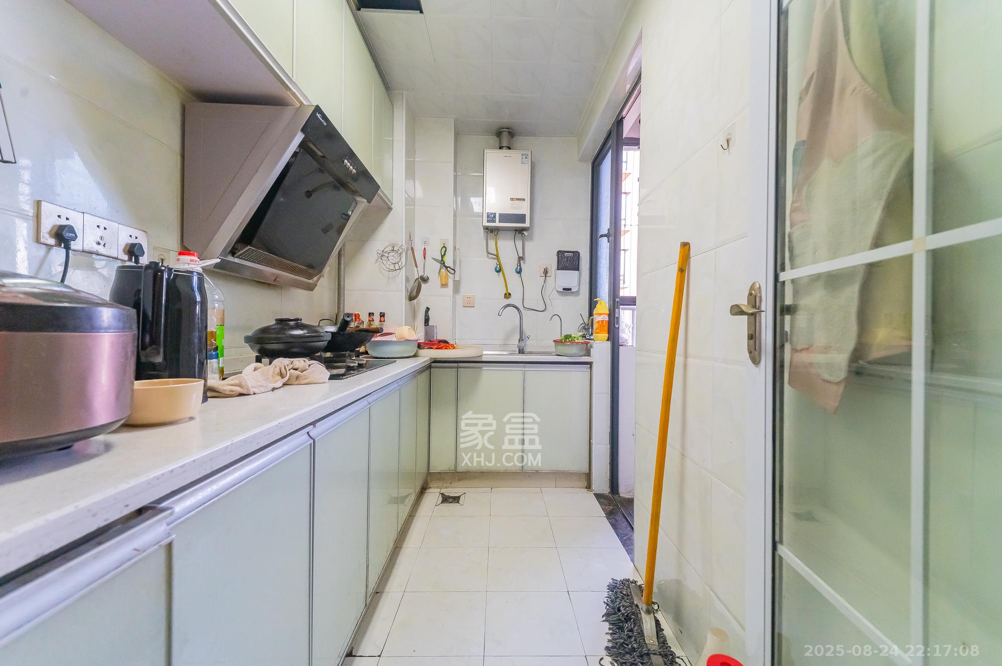 深业睿城 2室2厅1卫 49.8万 深业睿城 2室2厅1卫 49.8万厨房