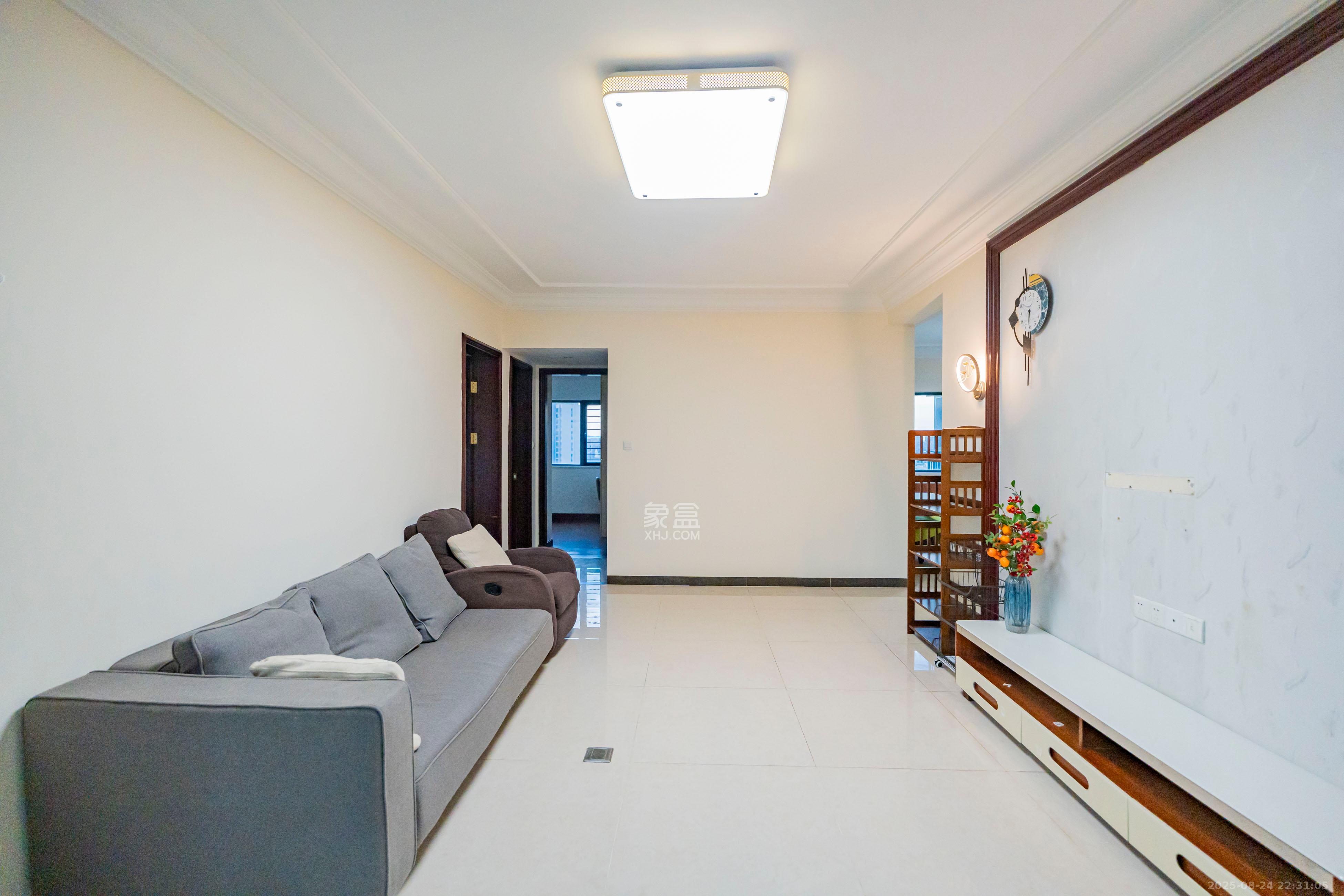 恒大雅苑 3室2厅2卫 108.0万 恒大雅苑 3室2厅2卫 108.0万客厅