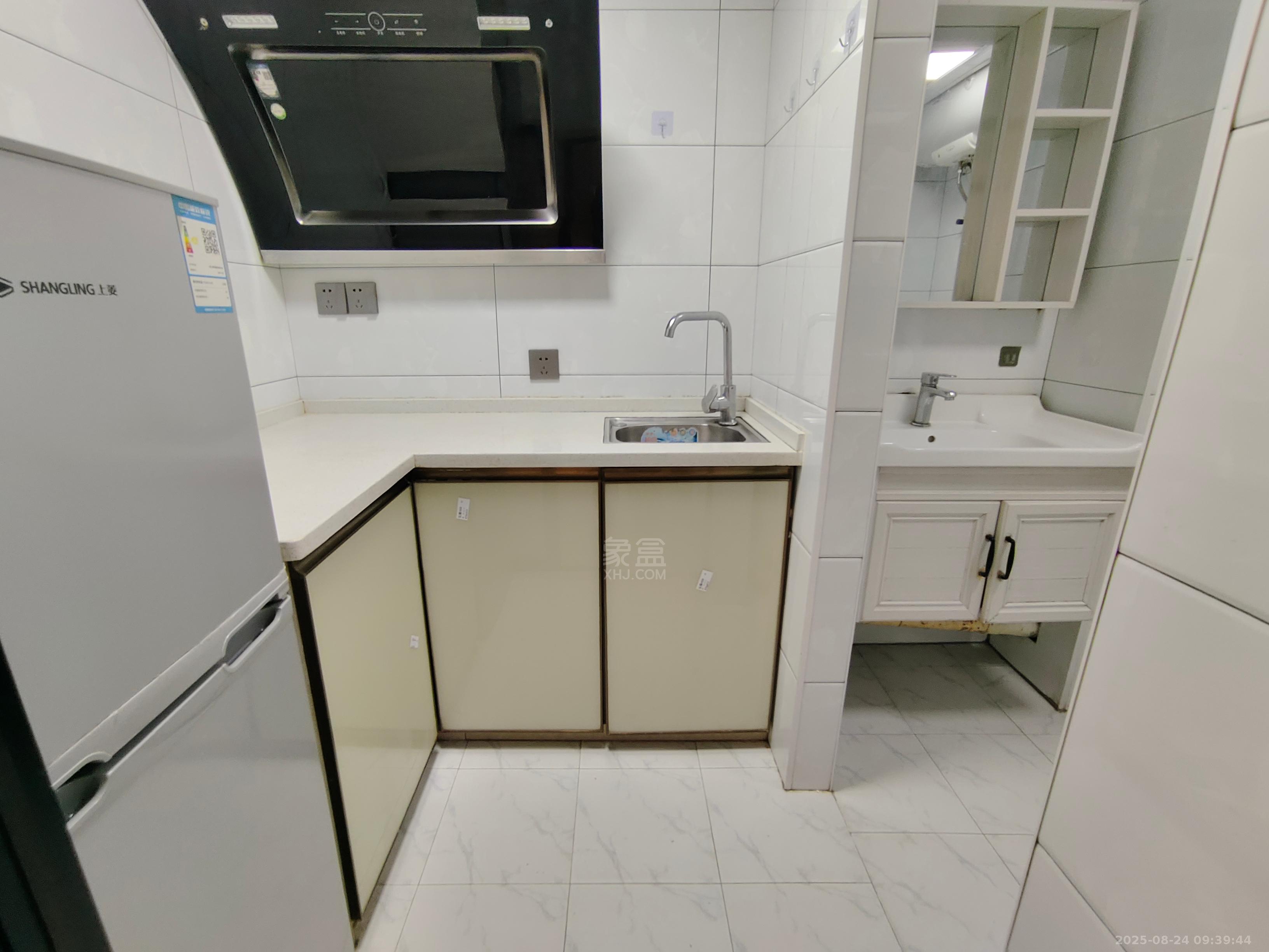 文艺复兴(未来城)  1室1厅1卫    1100.0元/月 文艺复兴(未来城)  1室1厅1卫    1100.0元/月室内图