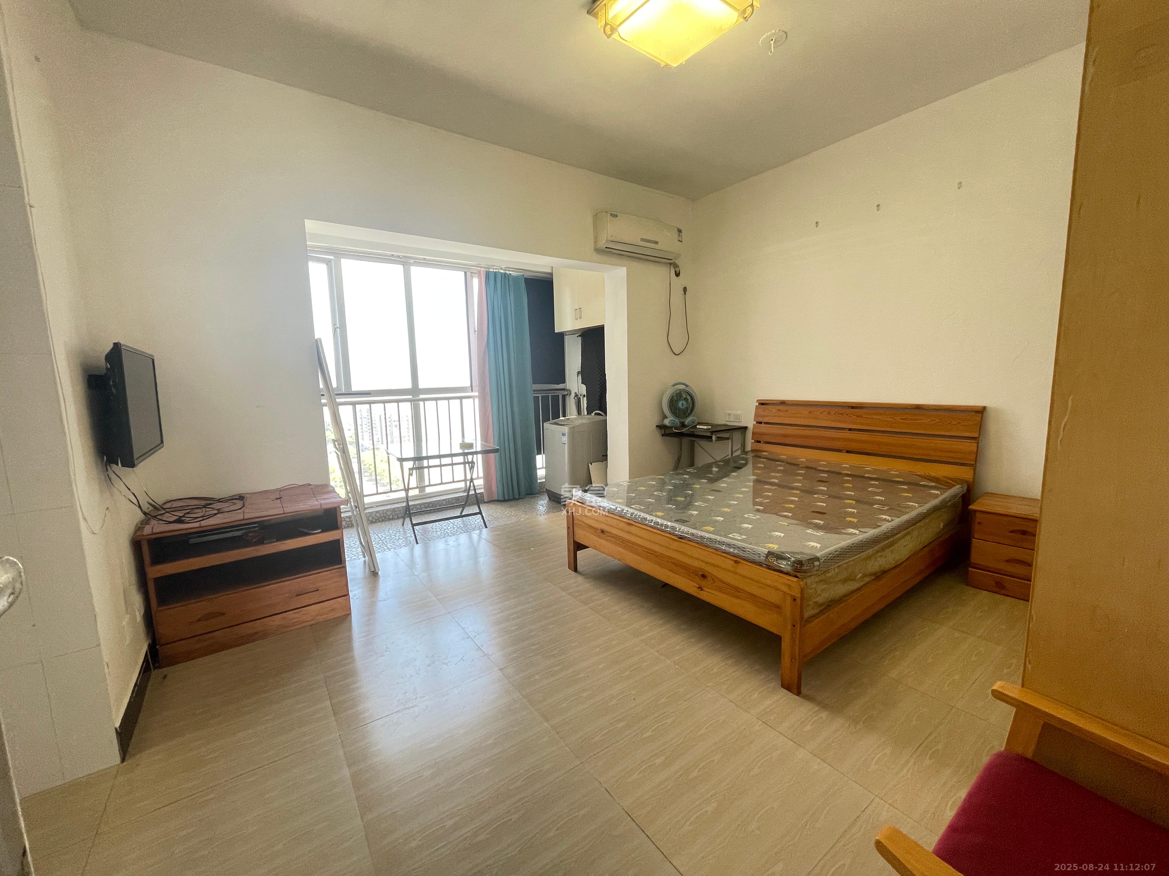 左岸右岸  1室1厅1卫   1800.00元/月
