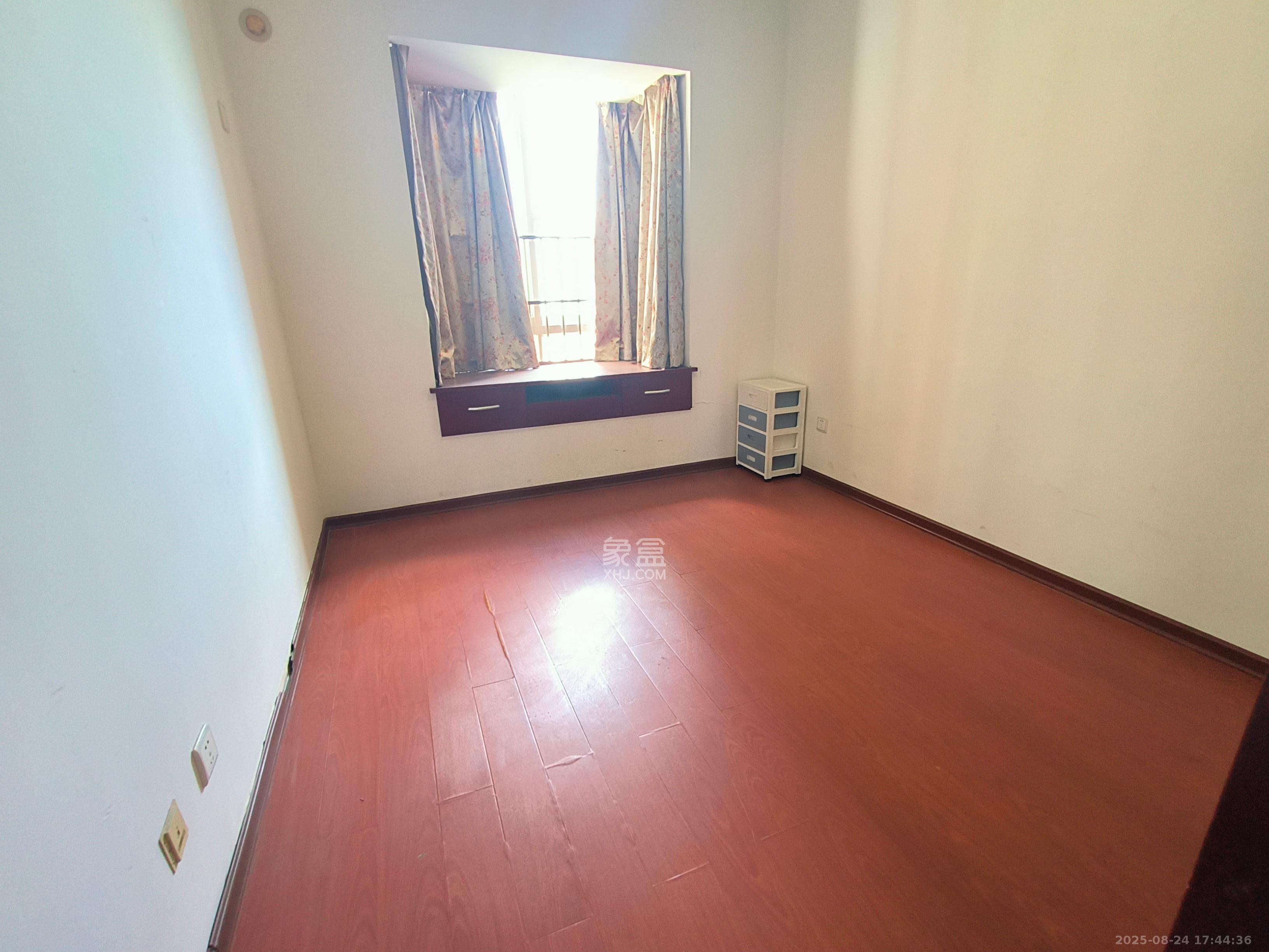 东门壹号家园  3室2厅2卫   2800.00元/月室内图