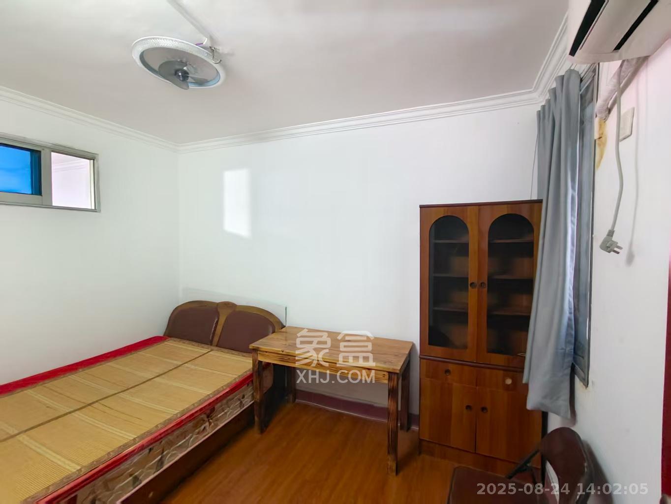 长郡花园  2室1厅1卫    2000.0元/月 长郡花园  2室1厅1卫    2000.0元/月室内图1