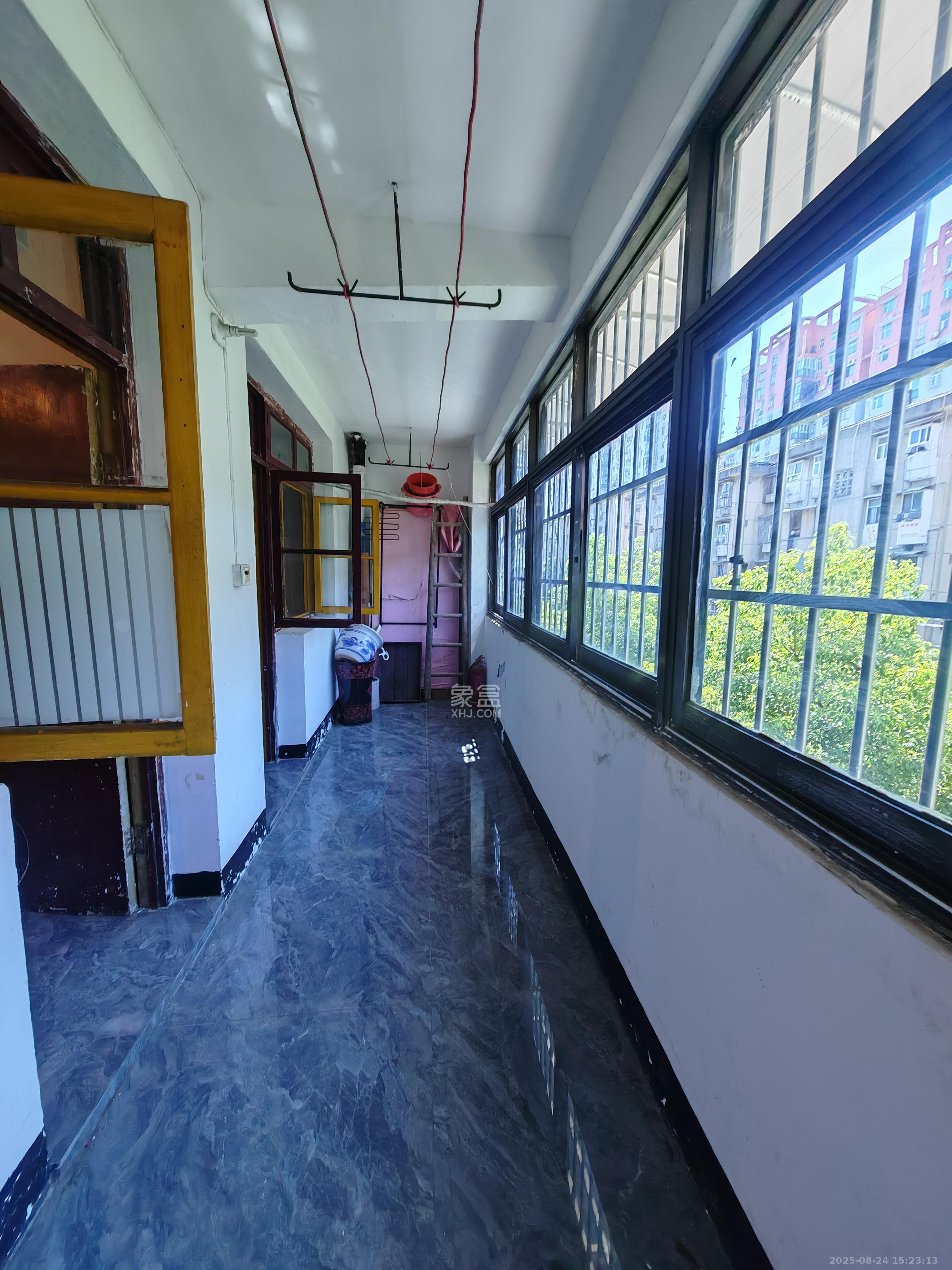 桂花路铁建宿舍  3室1厅1卫    1600.0元/月 桂花路铁建宿舍  3室1厅1卫    1600.0元/月室内图