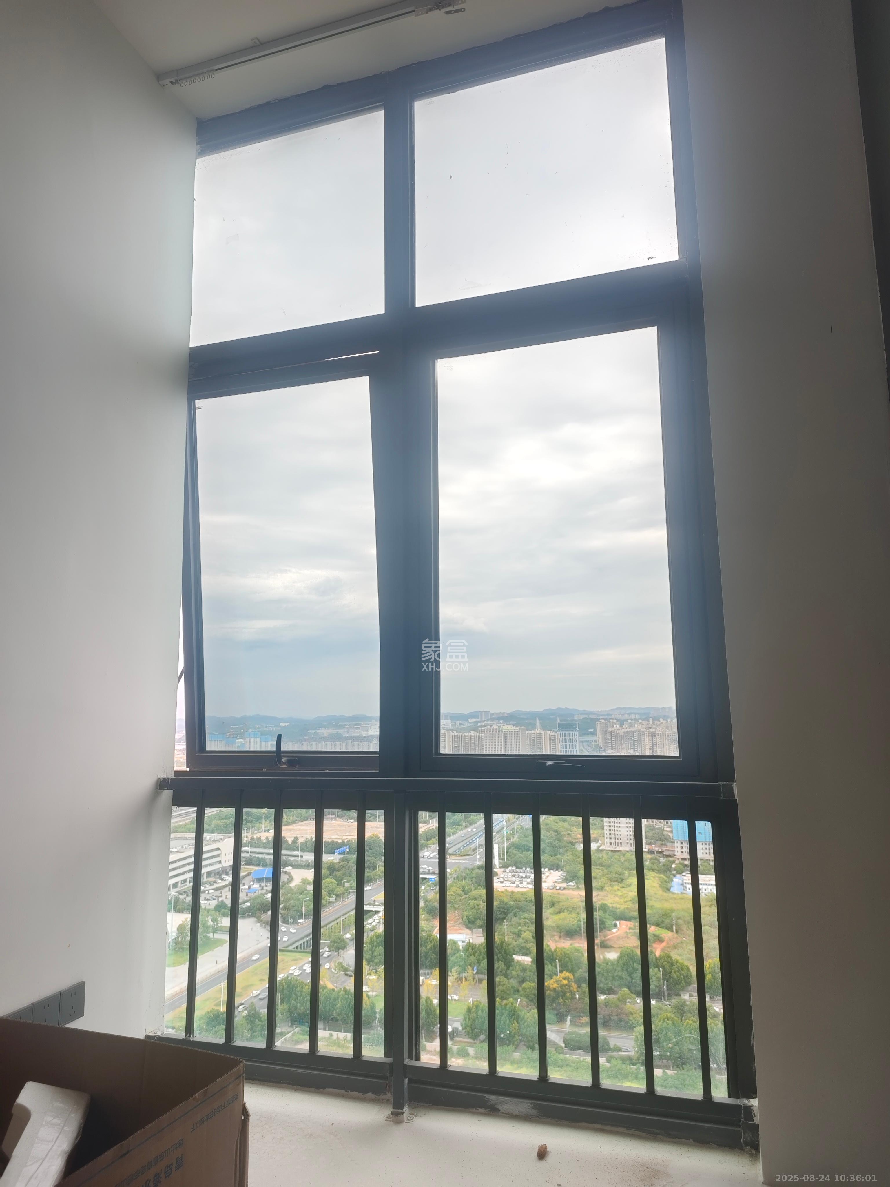 绿地商务广场 1室0厅0卫 1800.0元/月 绿地商务广场 1室0厅0卫 1800.0元/月室内图