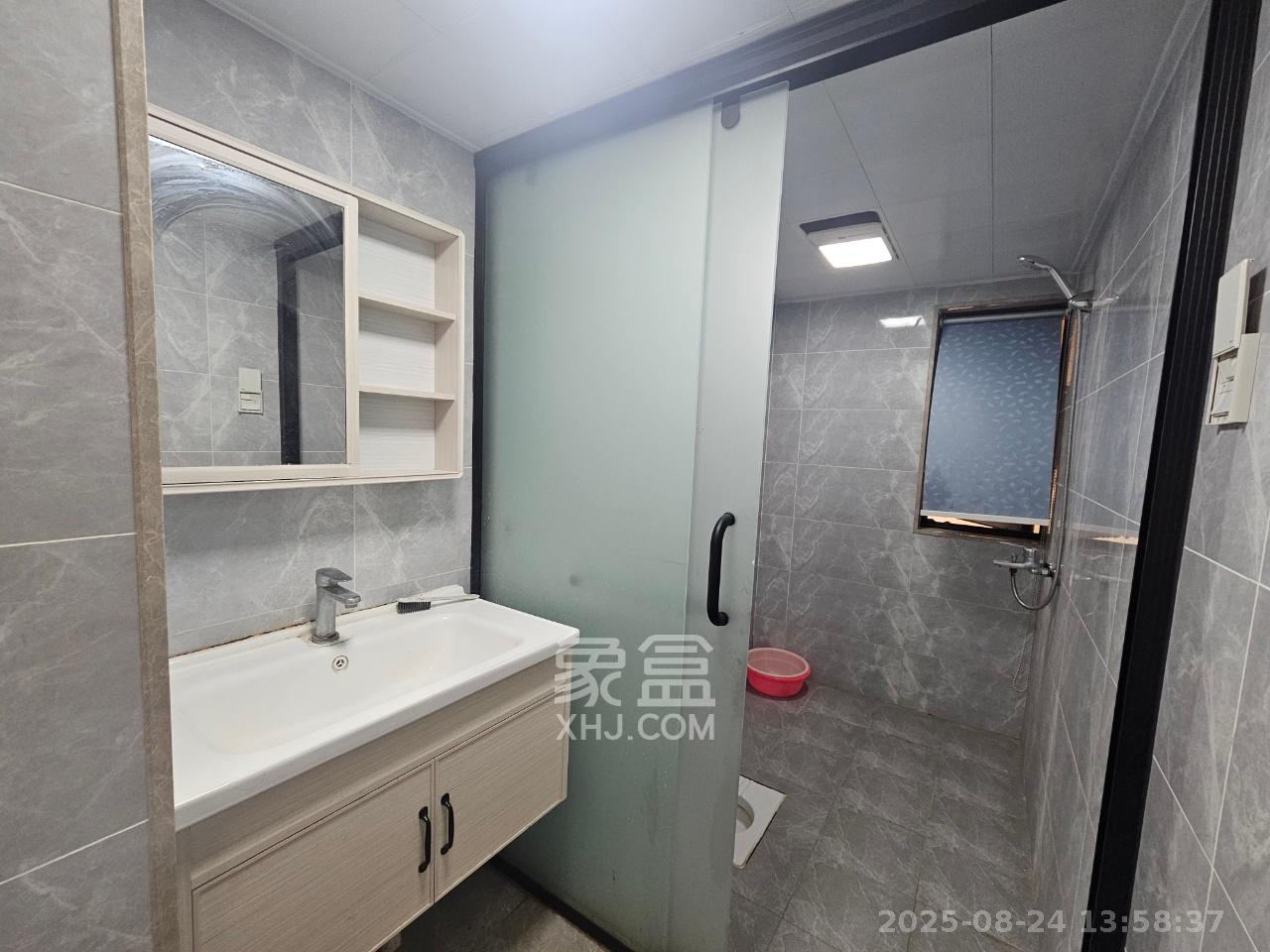 中建芙蓉嘉苑  3室2厅2卫    2300.0元/月室内图