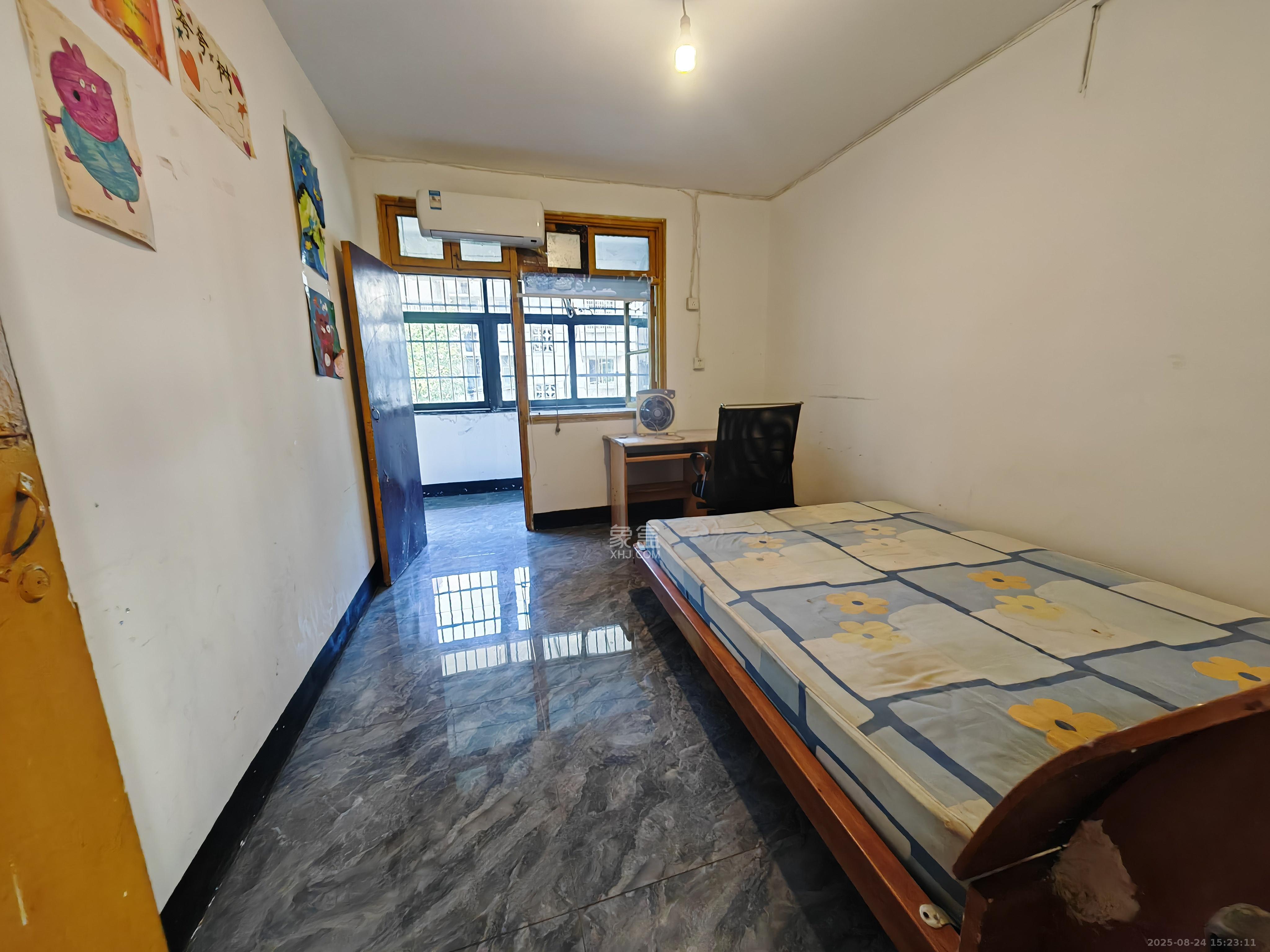 桂花路铁建宿舍  3室1厅1卫    1600.0元/月 桂花路铁建宿舍  3室1厅1卫    1600.0元/月室内图